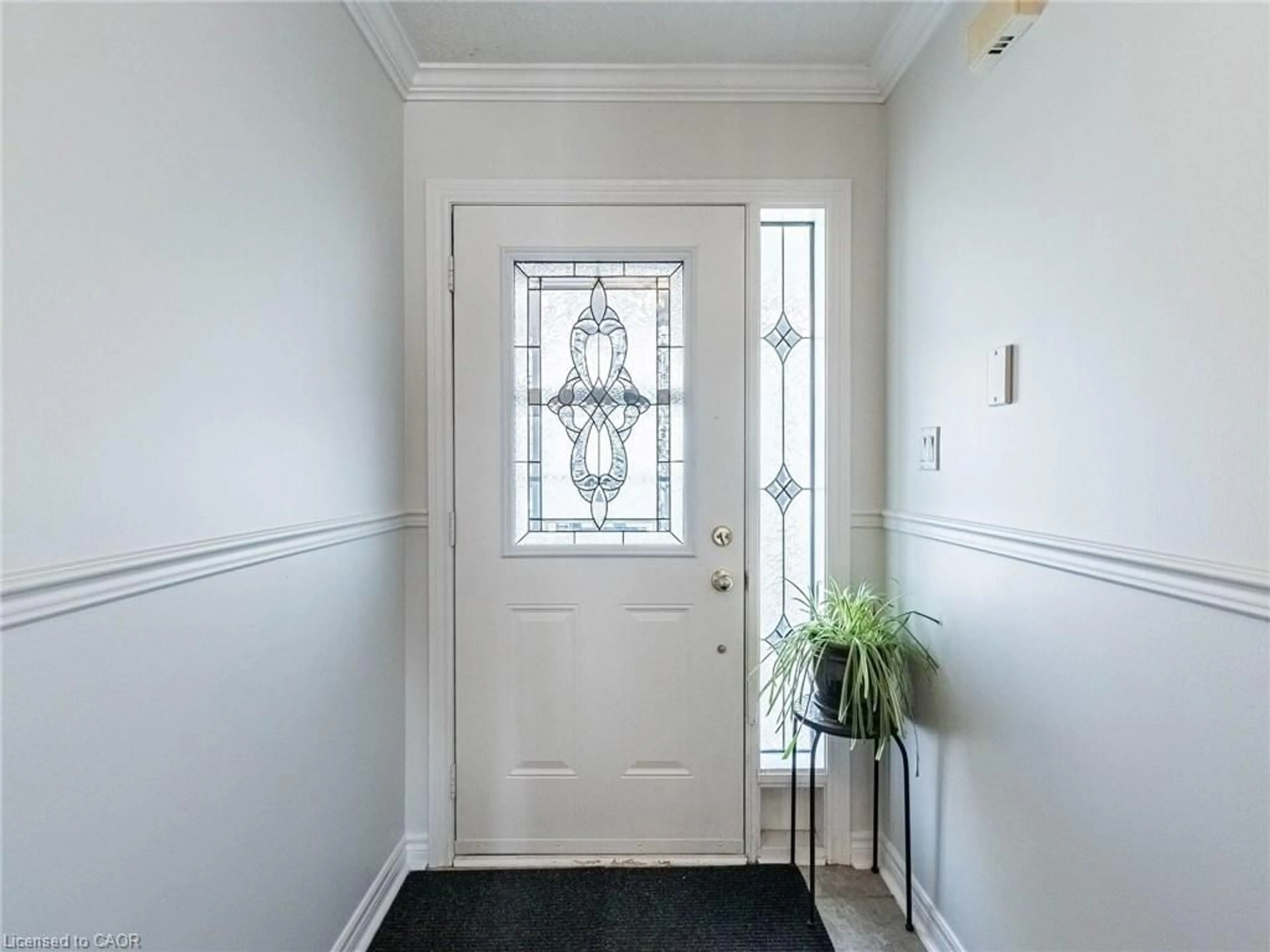 Indoor entryway for 350 Lakebreeze Dr #8, Clarington Ontario L1B 1N2