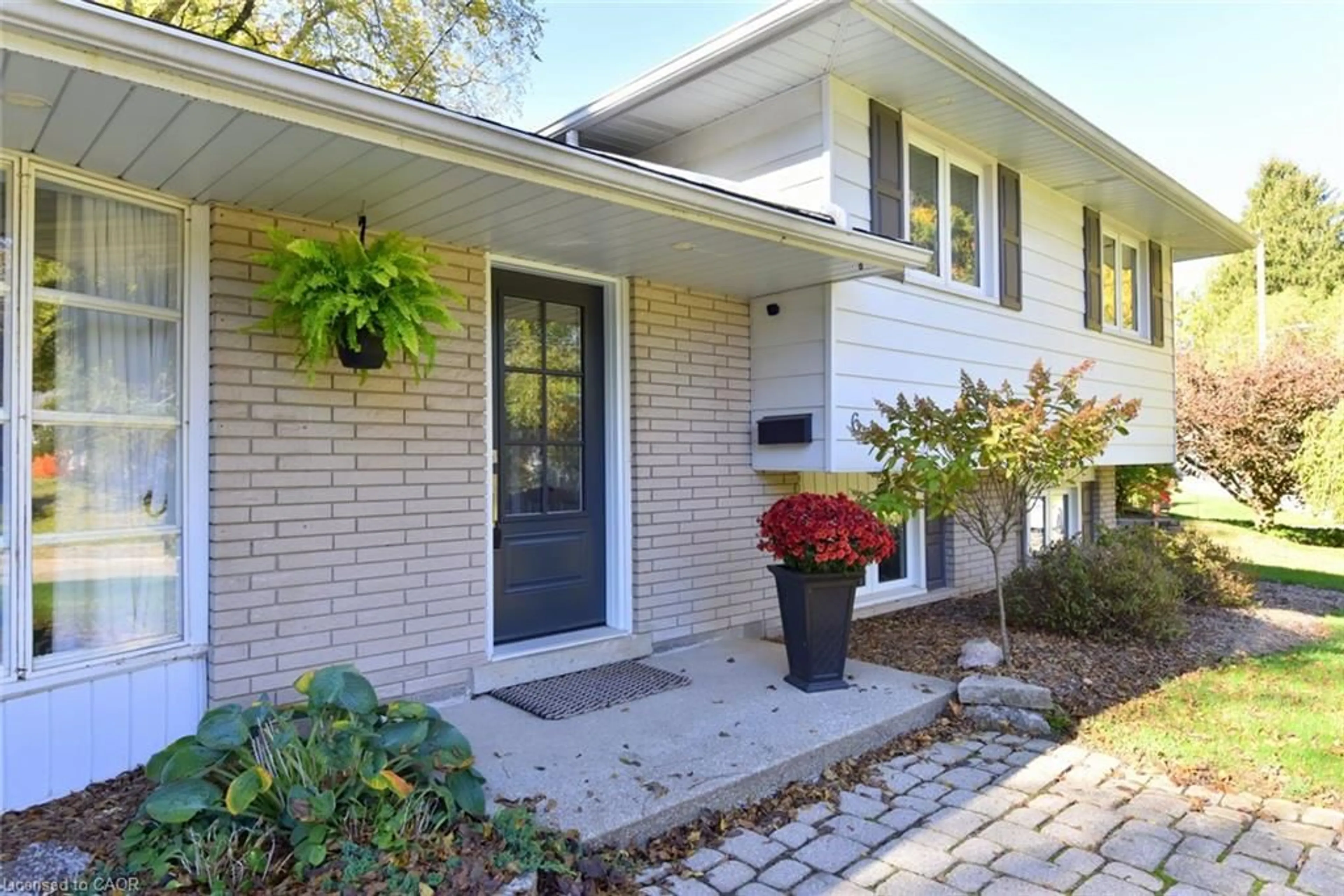 Home with brick exterior material, street for 6 Bendemeer St, Dundas Ontario L9H 3P1