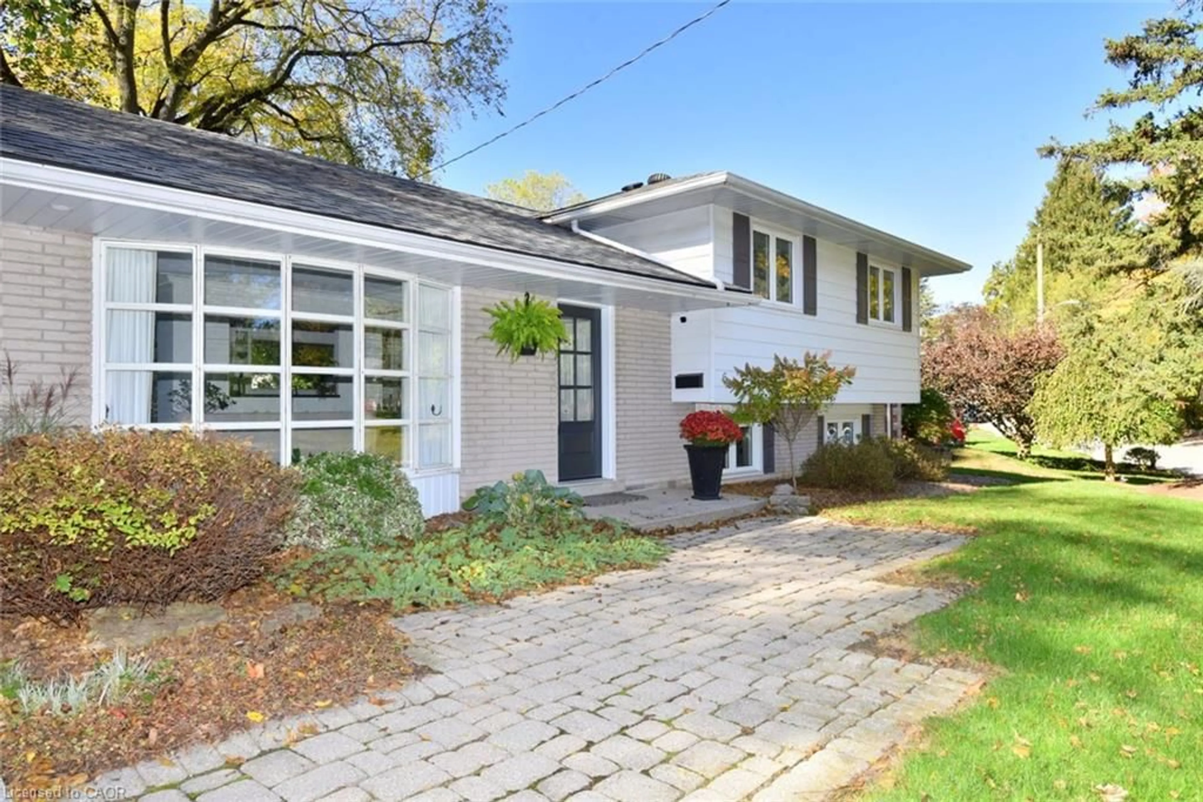 Home with brick exterior material, street for 6 Bendemeer St, Dundas Ontario L9H 3P1
