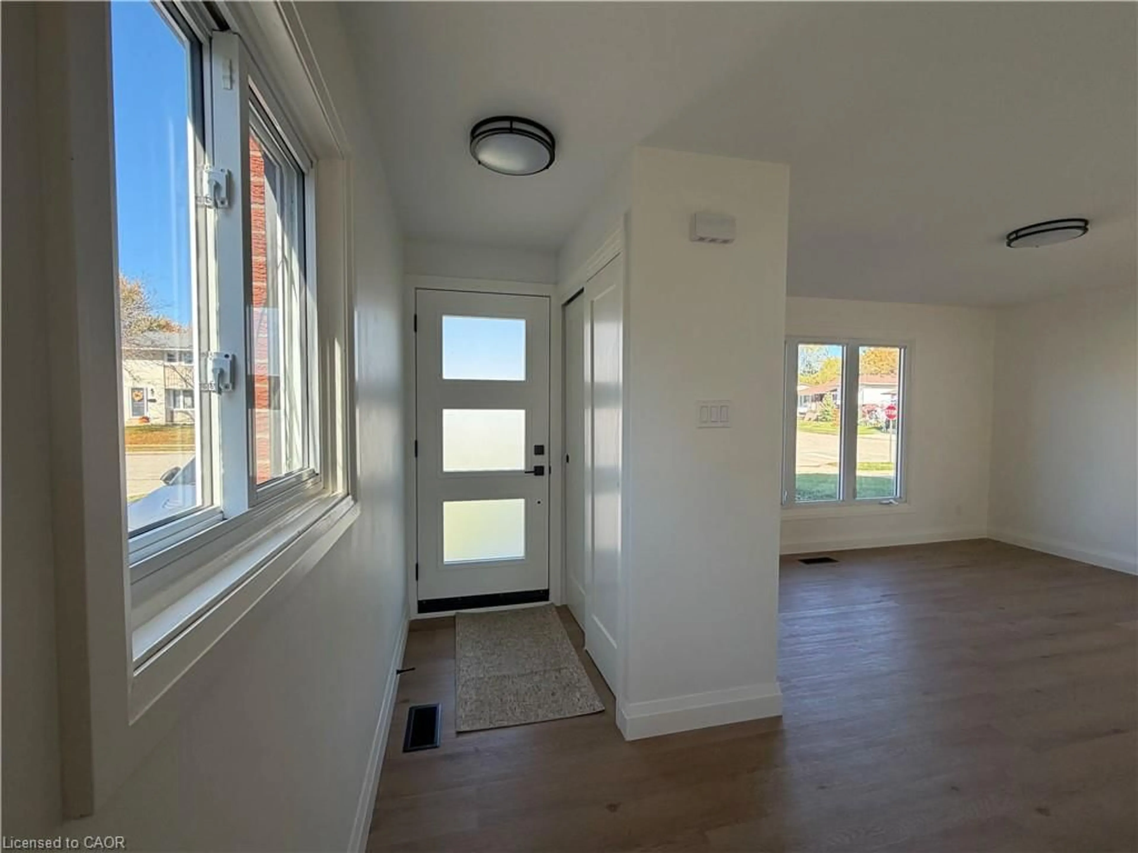 Indoor entryway for 15 Currie St, Cambridge Ontario N1P 1A2