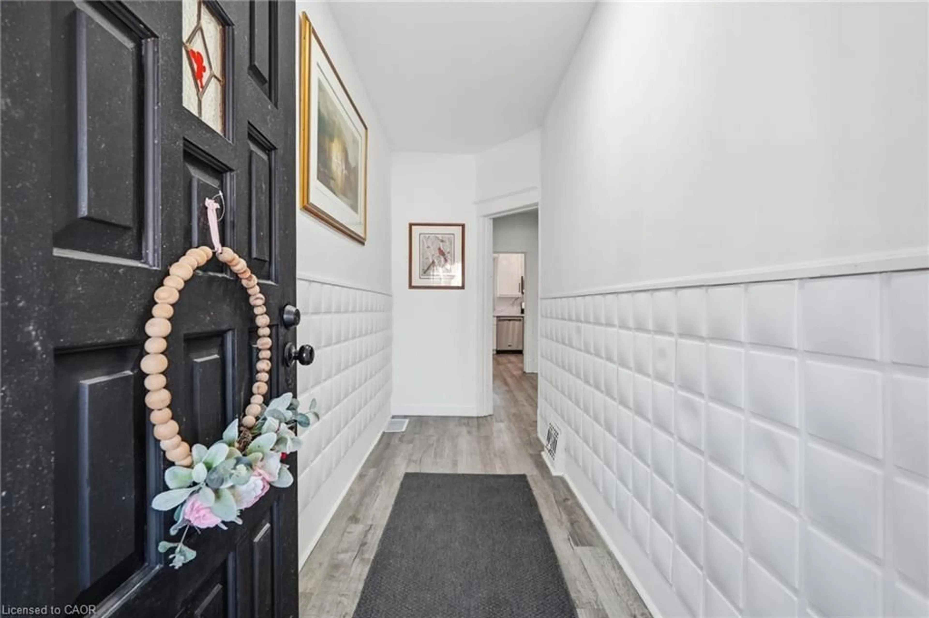 Indoor foyer for 26 Sherman Ave, Hamilton Ontario L8L 6L8