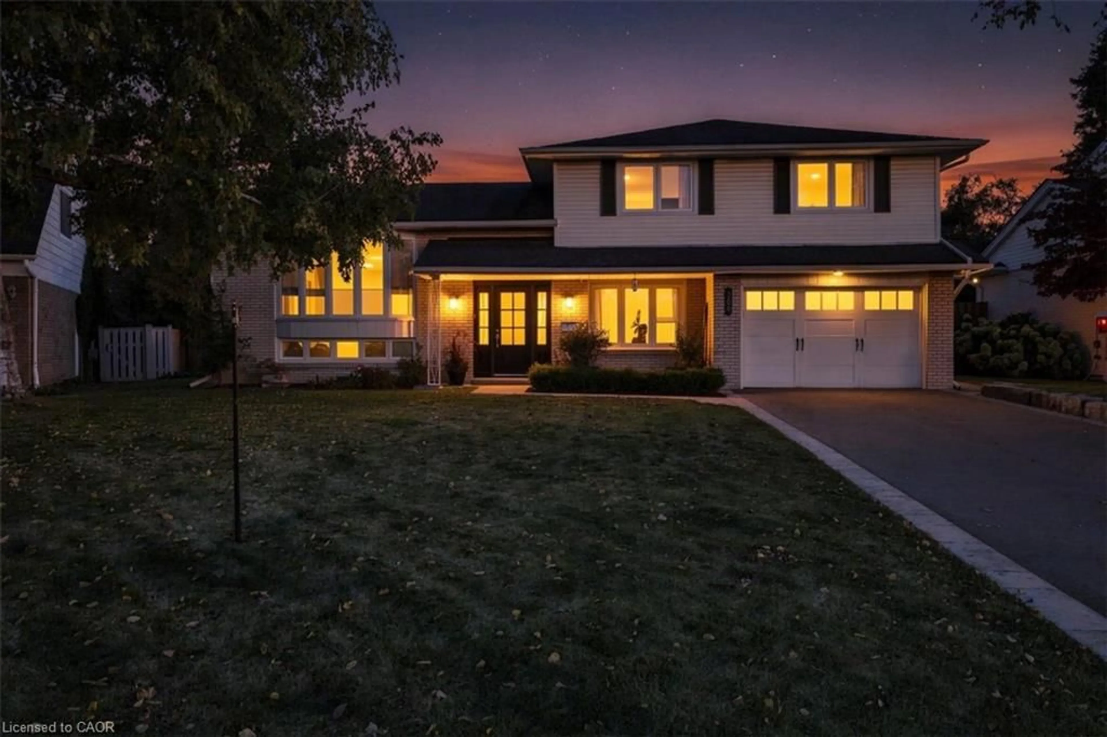 Home with brick exterior material, street for 368 Aurora Cres, Burlington Ontario L7N 2A9