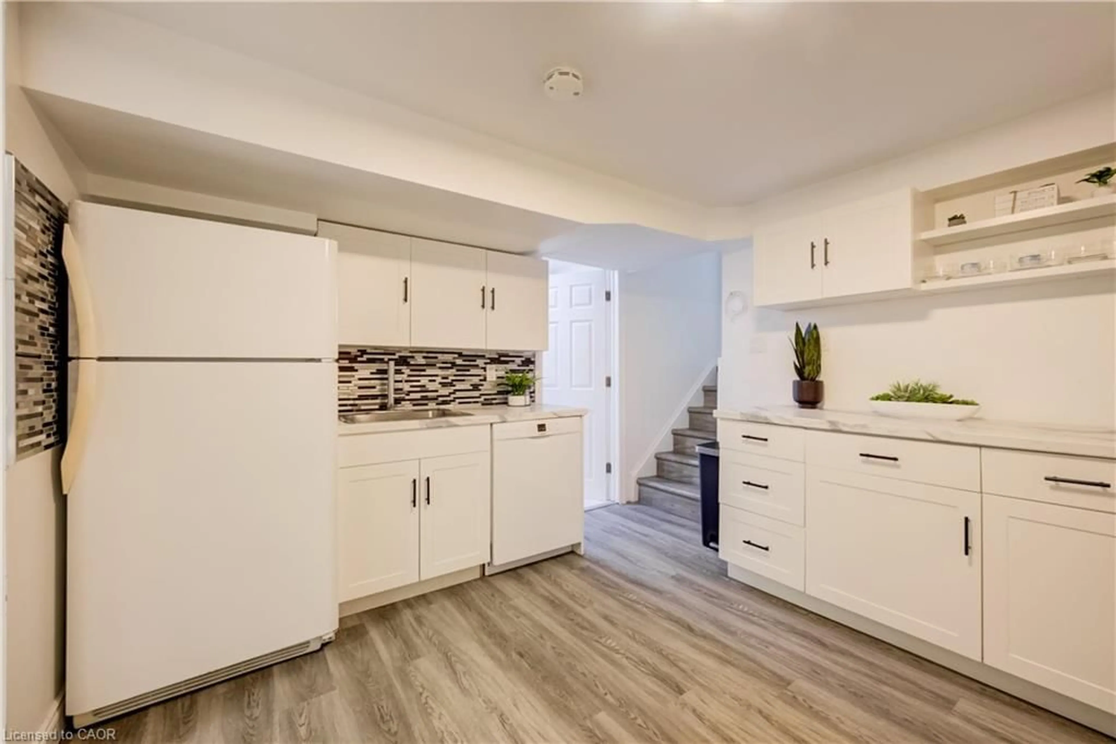 Open concept kitchen, unknown for 85 Foxhunt Rd, Waterloo Ontario N2K 2R8