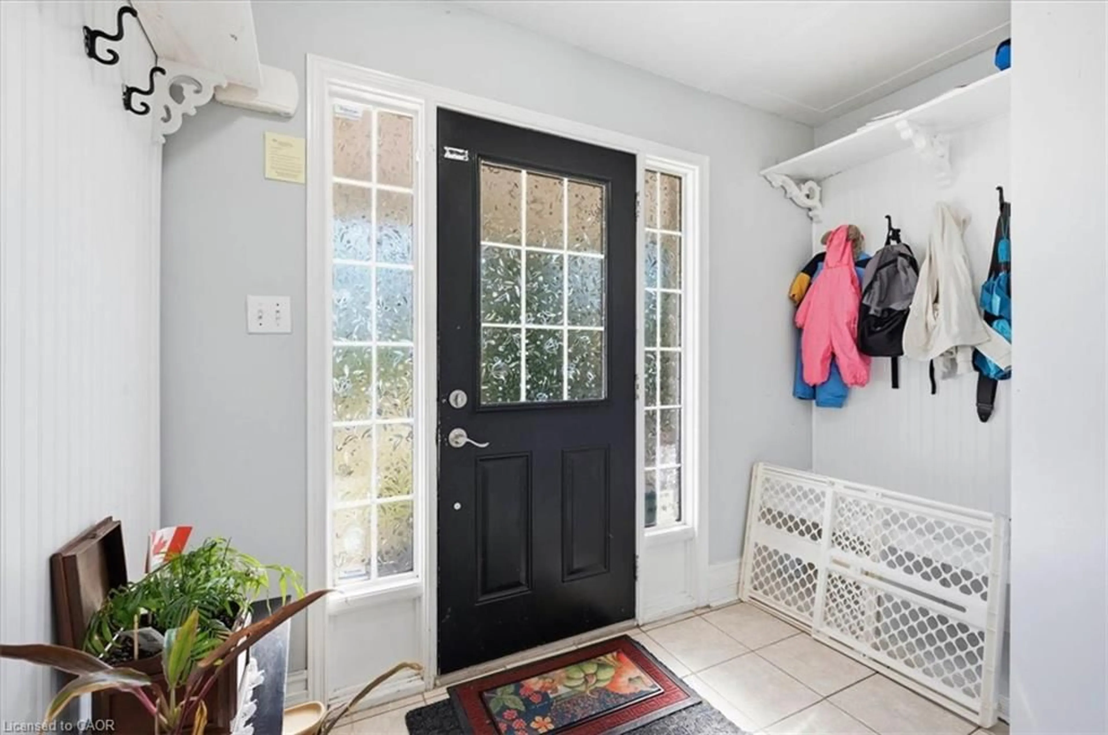 Indoor entryway for 171 Sims Estate Dr, Kitchener Ontario N2A 0A6