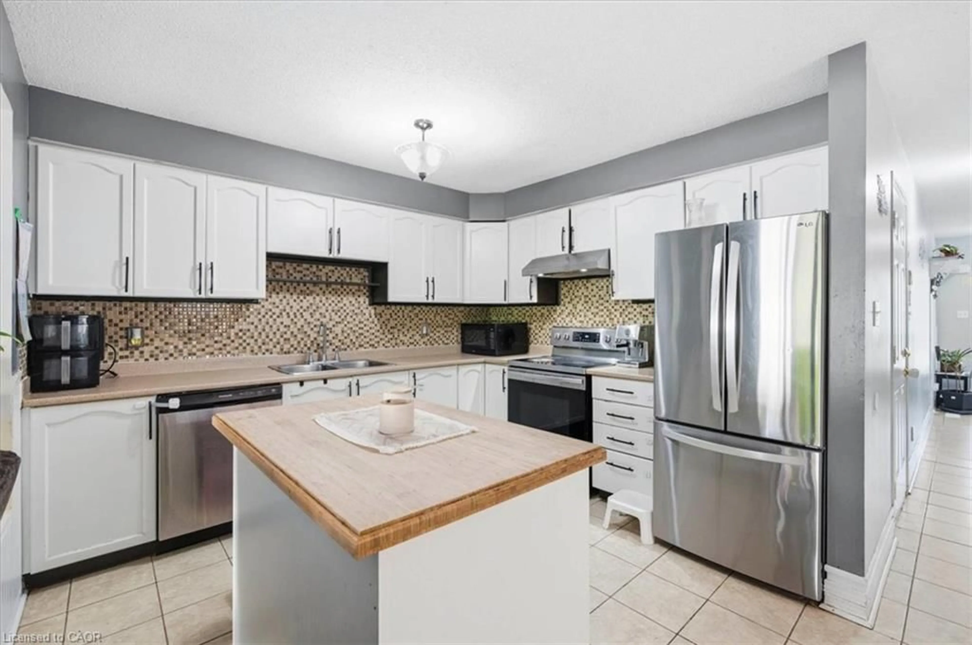Open concept kitchen, ceramic/tile floor for 171 Sims Estate Dr, Kitchener Ontario N2A 0A6
