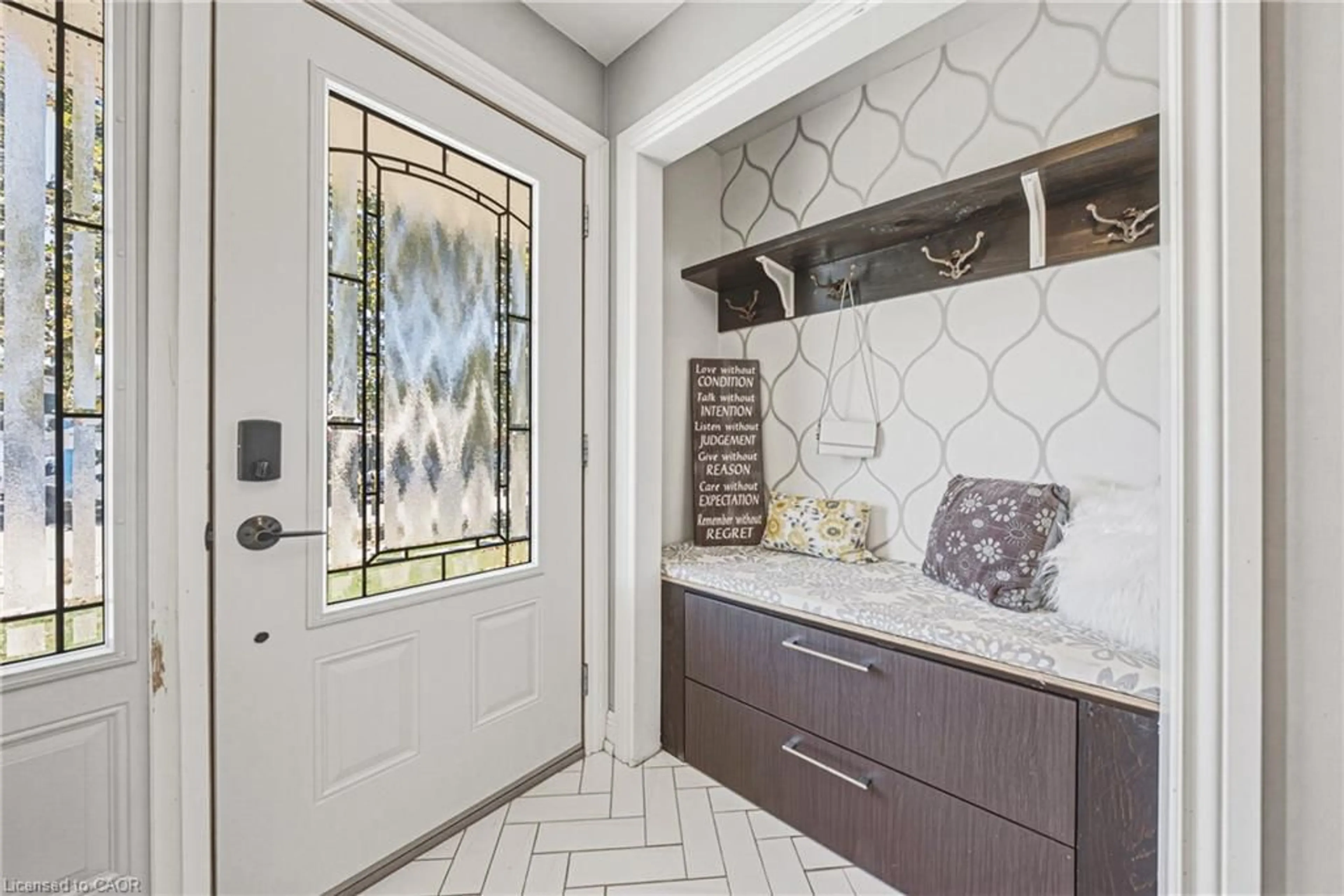 Indoor entryway for 4513 Cedarbrook Lane, Lincoln Ontario L0R 1B5