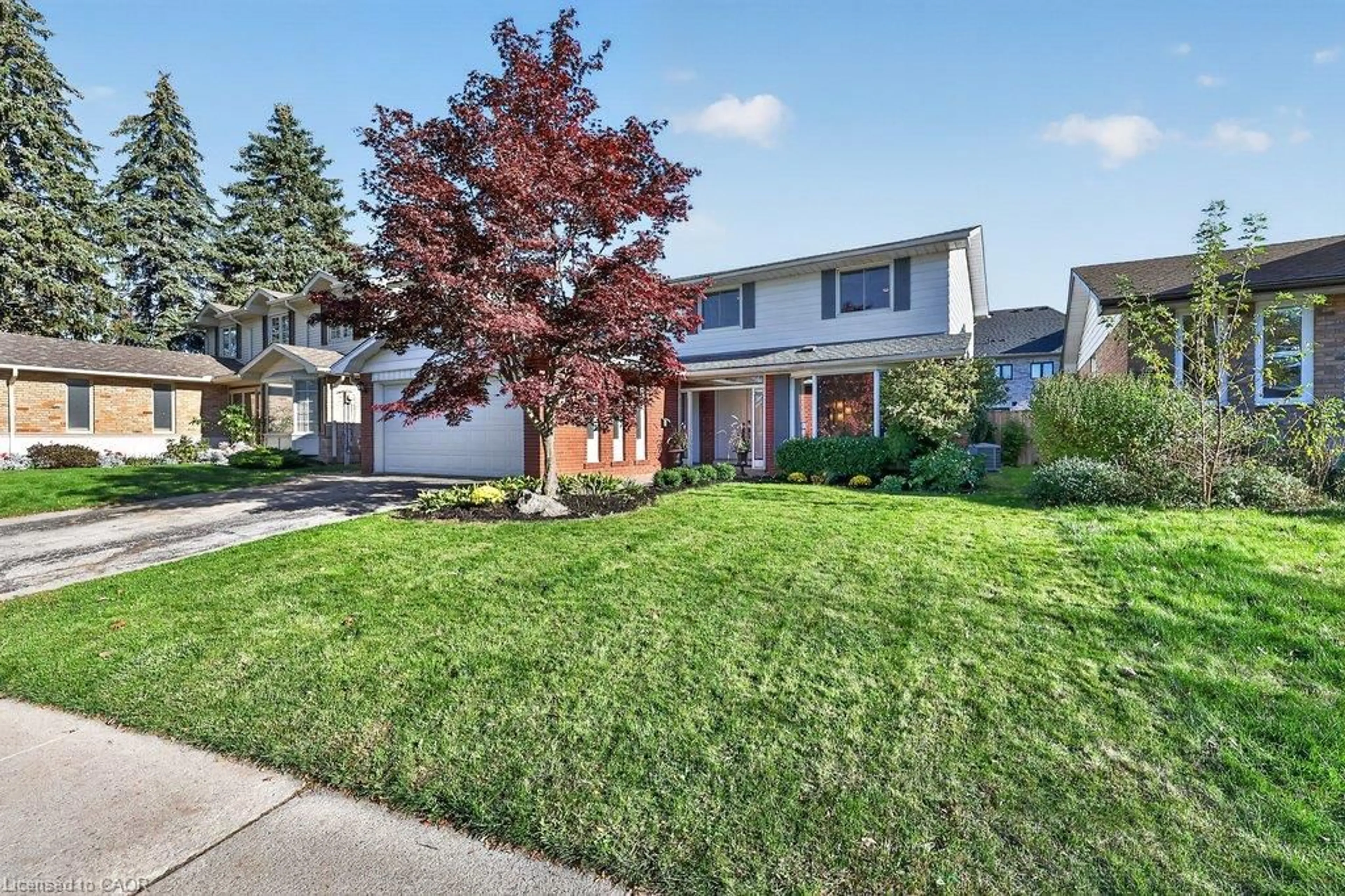Home with vinyl exterior material, street for 3188 Woodward Ave, Burlington Ontario L7N 3G6