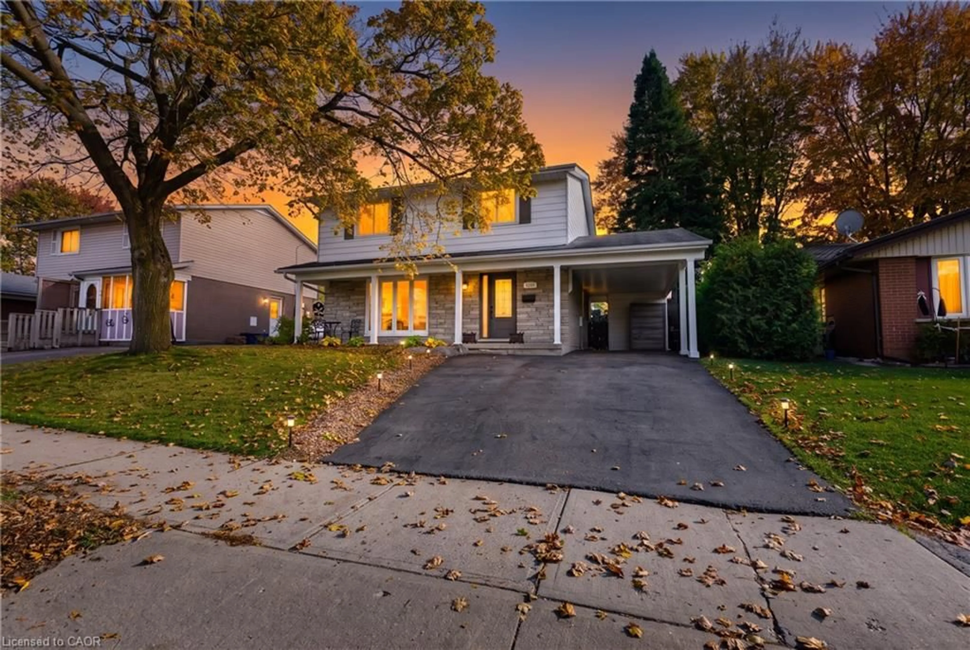 Home with brick exterior material, street for 1323 Queen's Blvd, Kitchener Ontario N2M 1C6