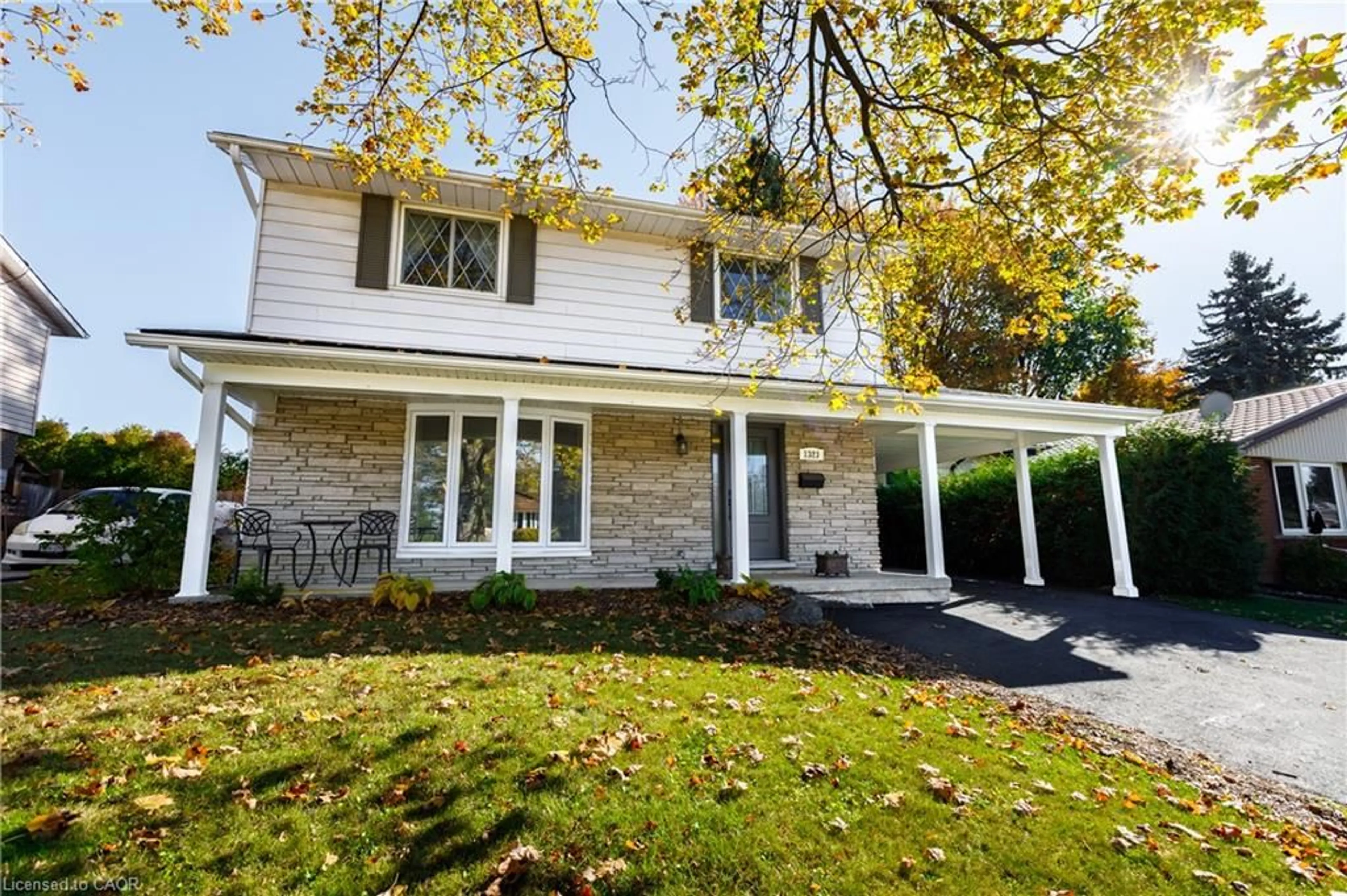 Home with brick exterior material, street for 1323 Queen's Blvd, Kitchener Ontario N2M 1C6