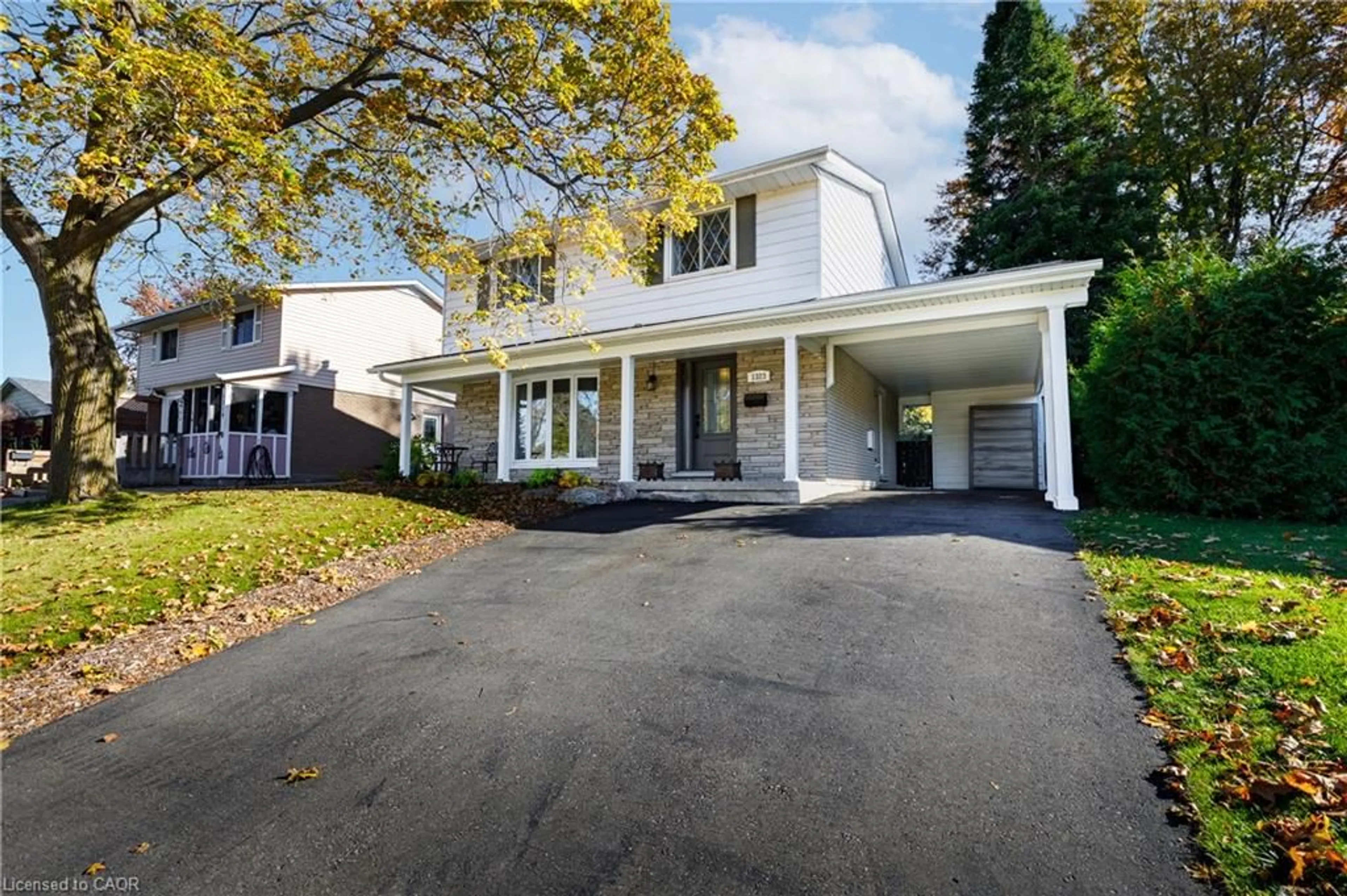 Home with vinyl exterior material, street for 1323 Queen's Blvd, Kitchener Ontario N2M 1C6
