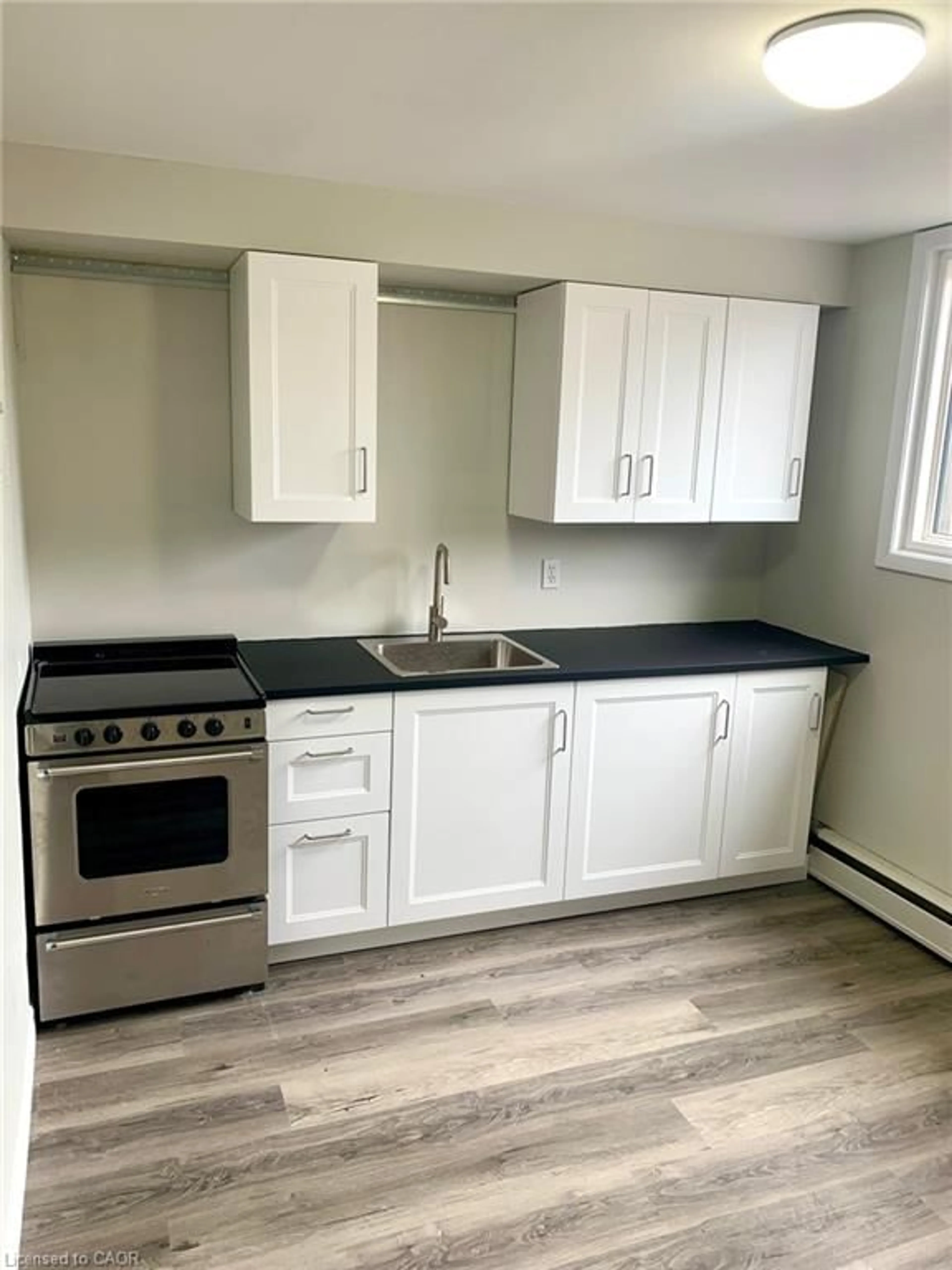 Standard kitchen, wood/laminate floor for 127 Ann St, Kitchener Ontario N2B 1Y2