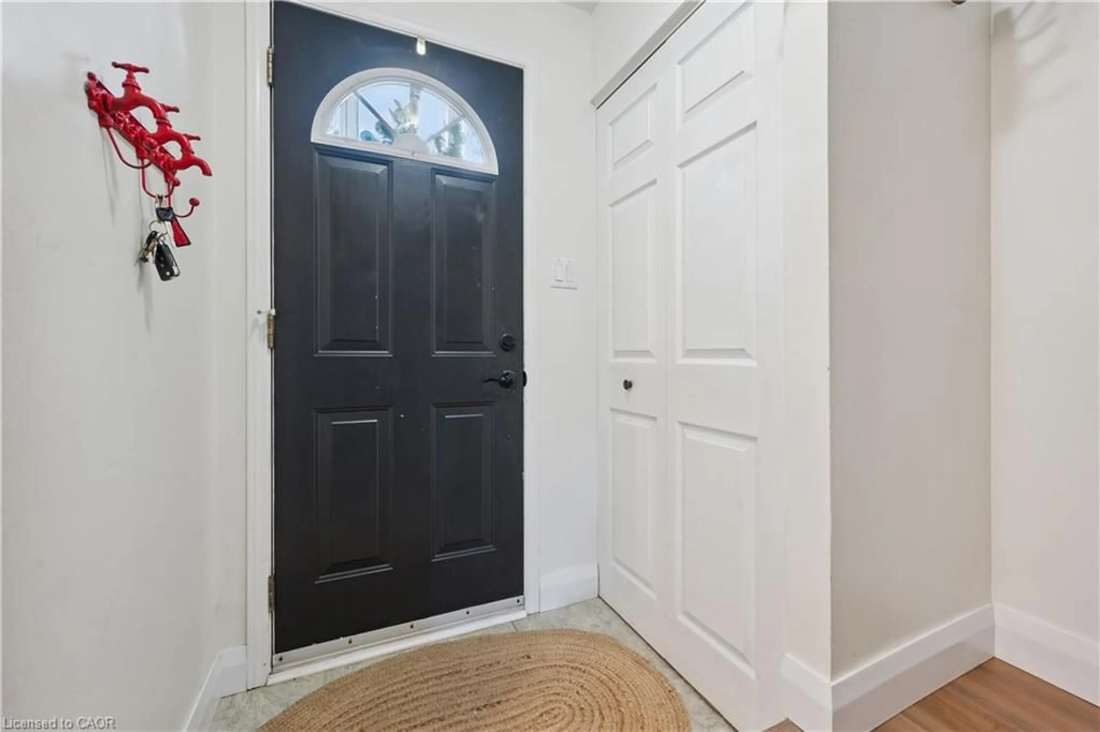 Indoor entryway for 165 Green Valley Dr #44, Kitchener Ontario N2P 1K3