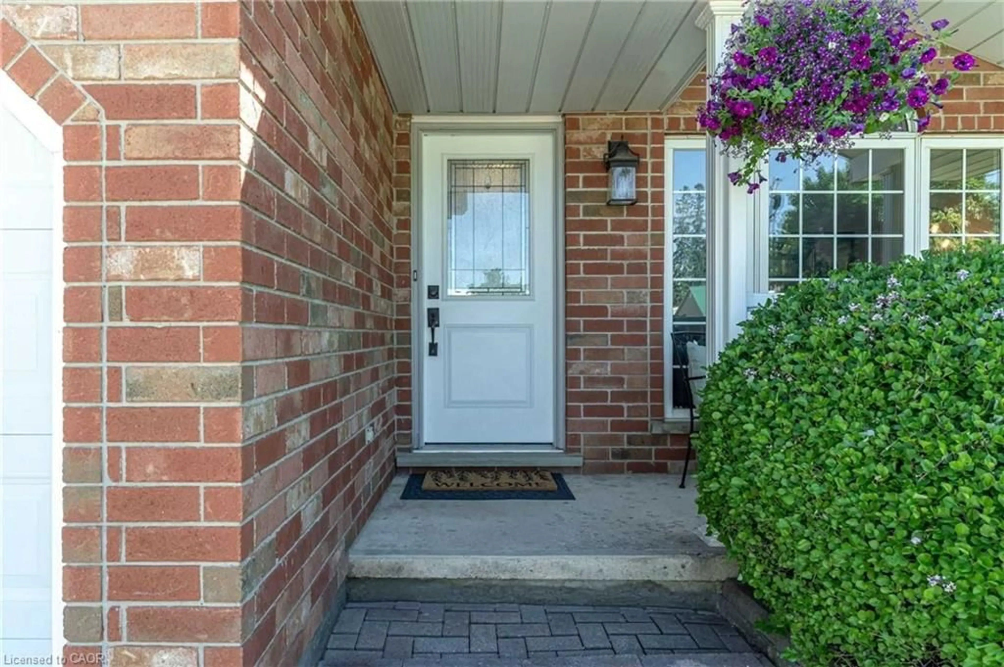 Indoor entryway for 125 Jelly St, Shelburne Ontario L9V 2Z7