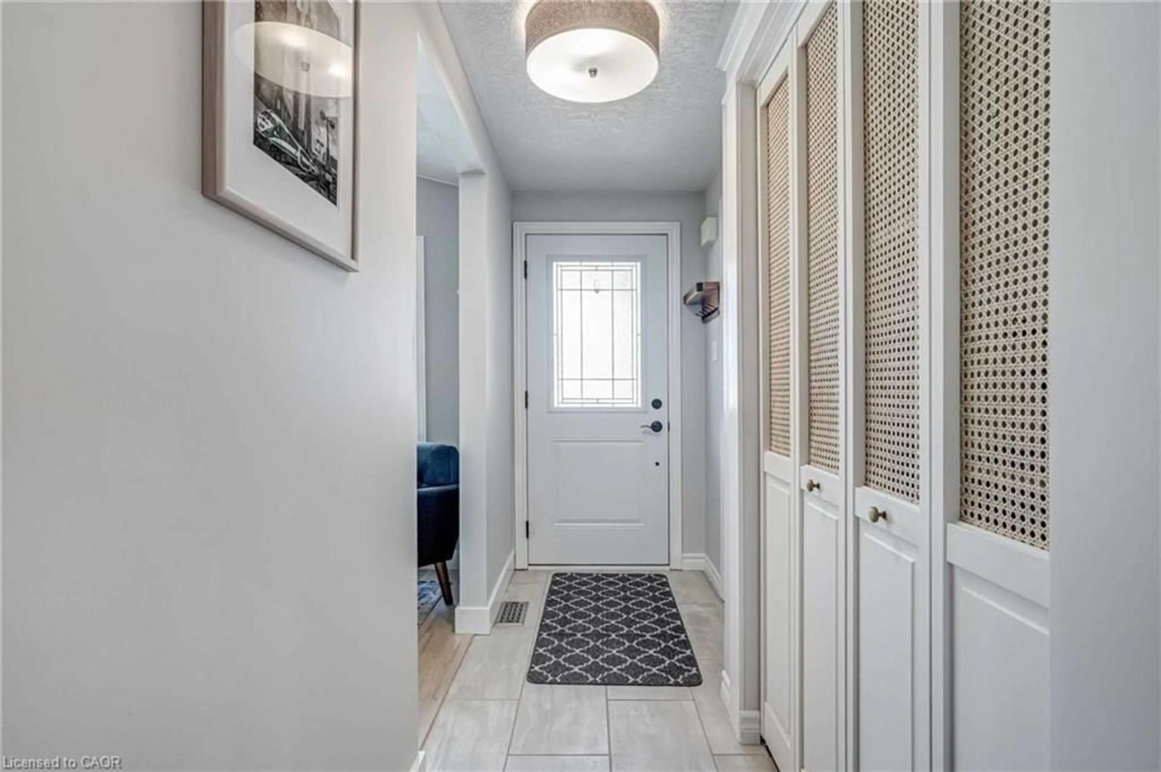 Indoor entryway for 125 Jelly St, Shelburne Ontario L9V 2Z7