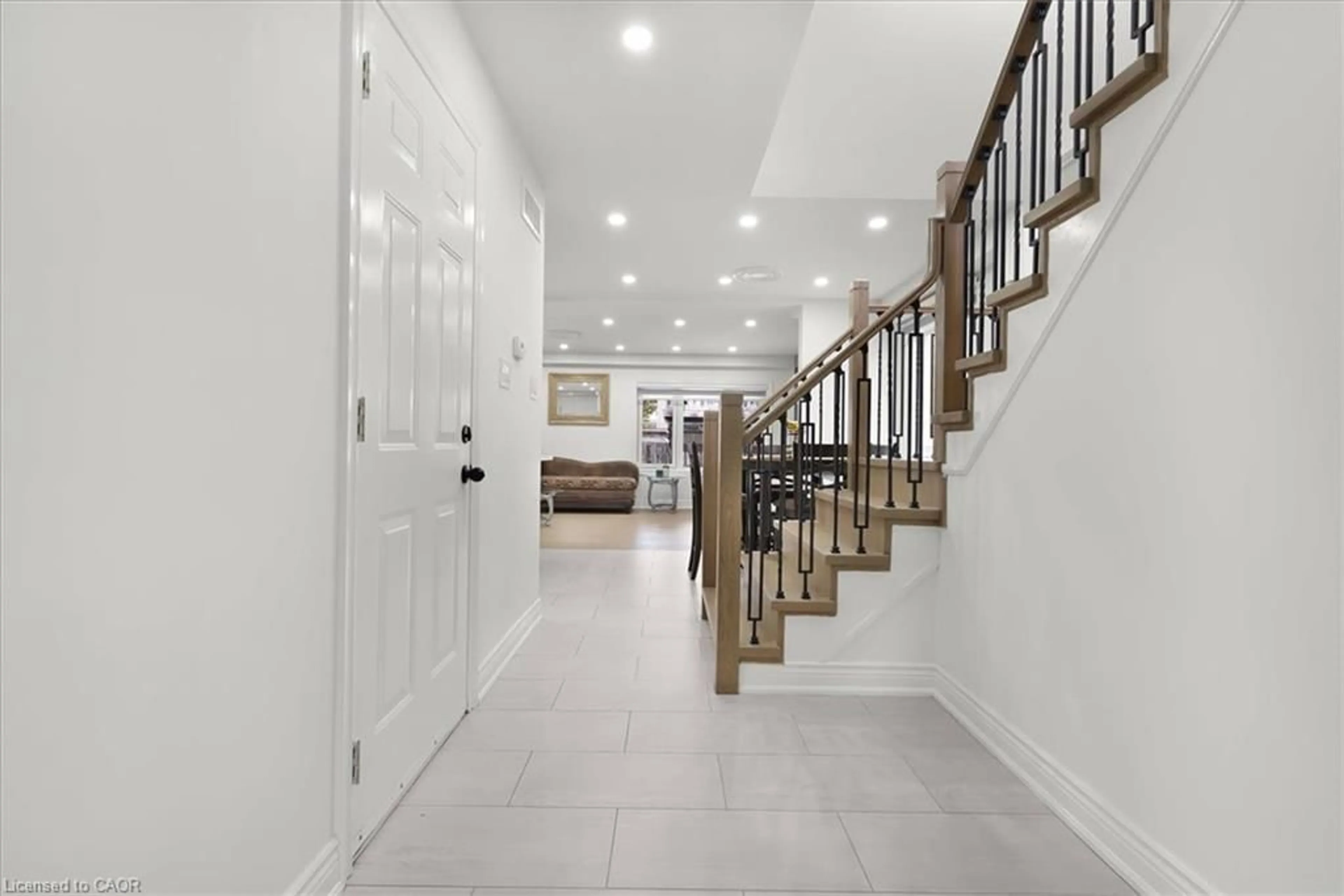 Indoor foyer for 22 Indigo St, Kitchener Ontario N2E 4E8