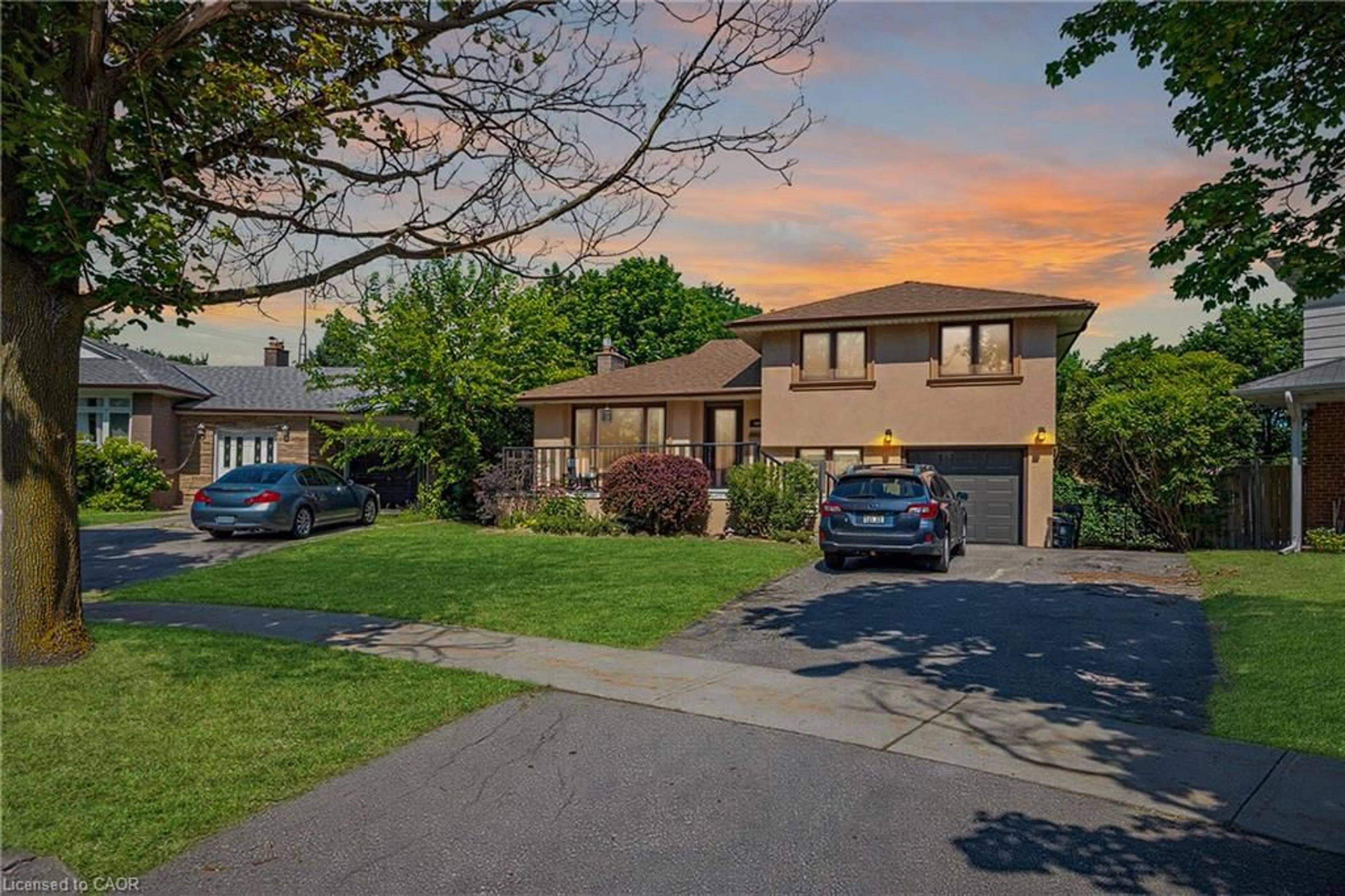 A pic from outside/outdoor area/front of a property/back of a property/a pic from drone, street for 88 Rabbit Lane, Toronto Ontario M9B 5S9