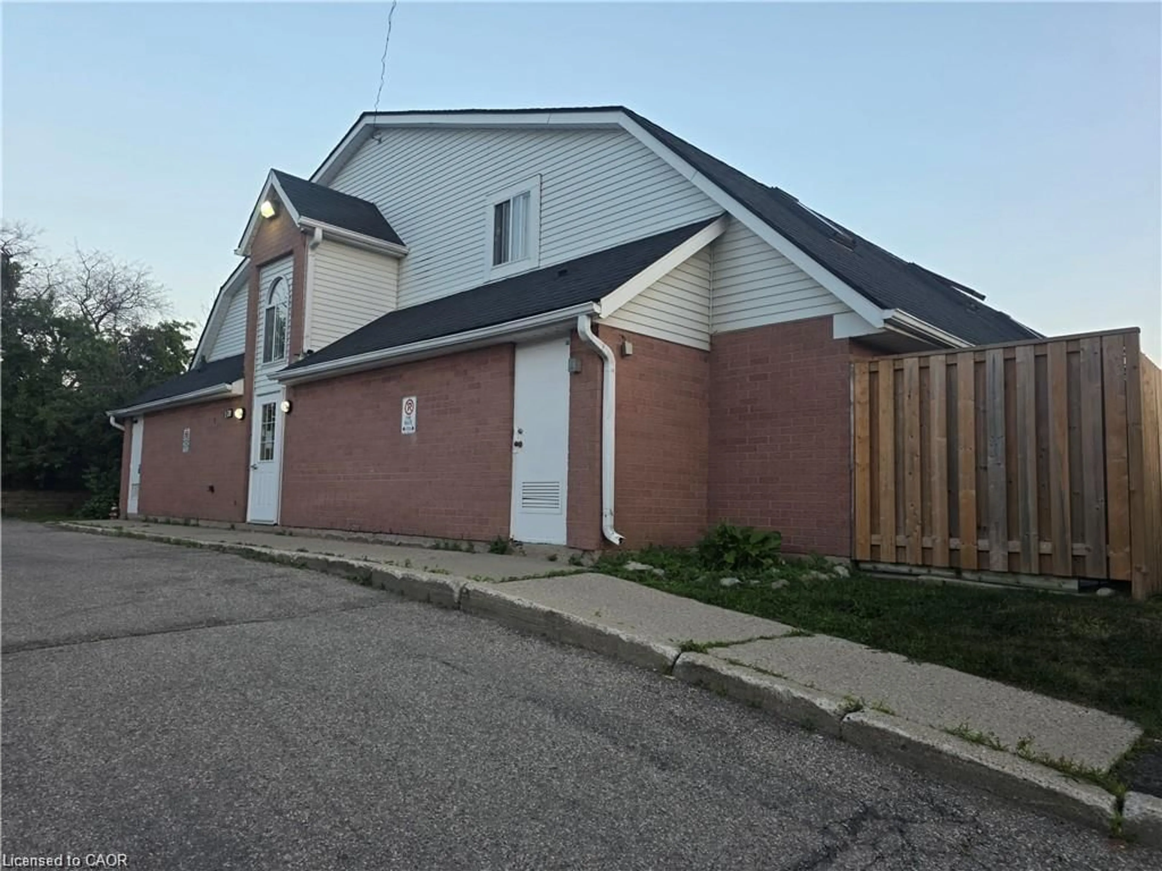 Unknown for 41 Valleyview Rd #13, Kitchener Ontario N2E 3H9