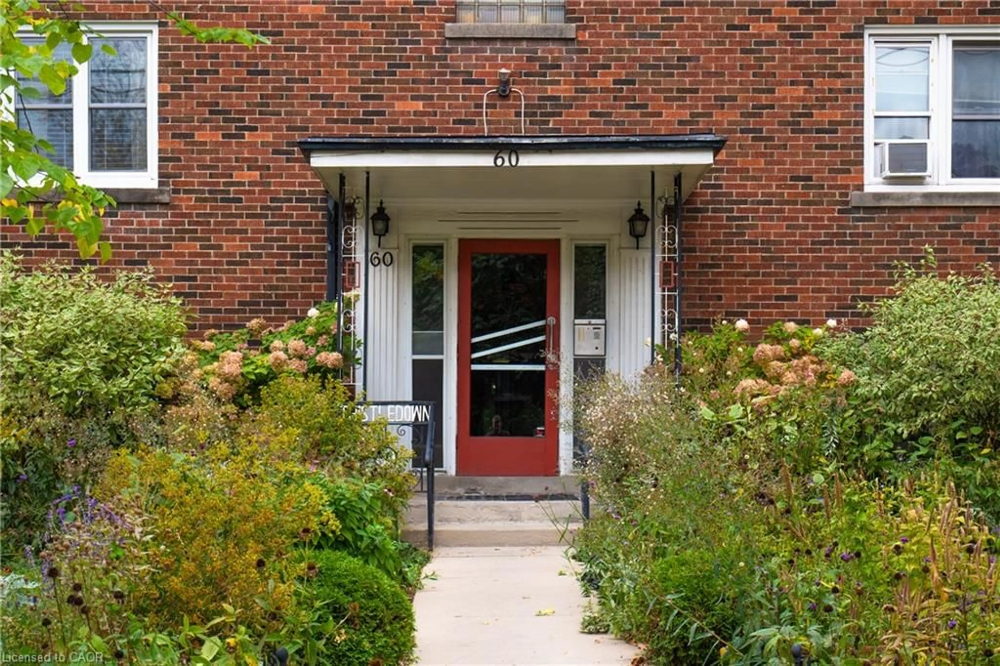 Unknown for 60 Robinson St #304, Hamilton Ontario L8P 1V9