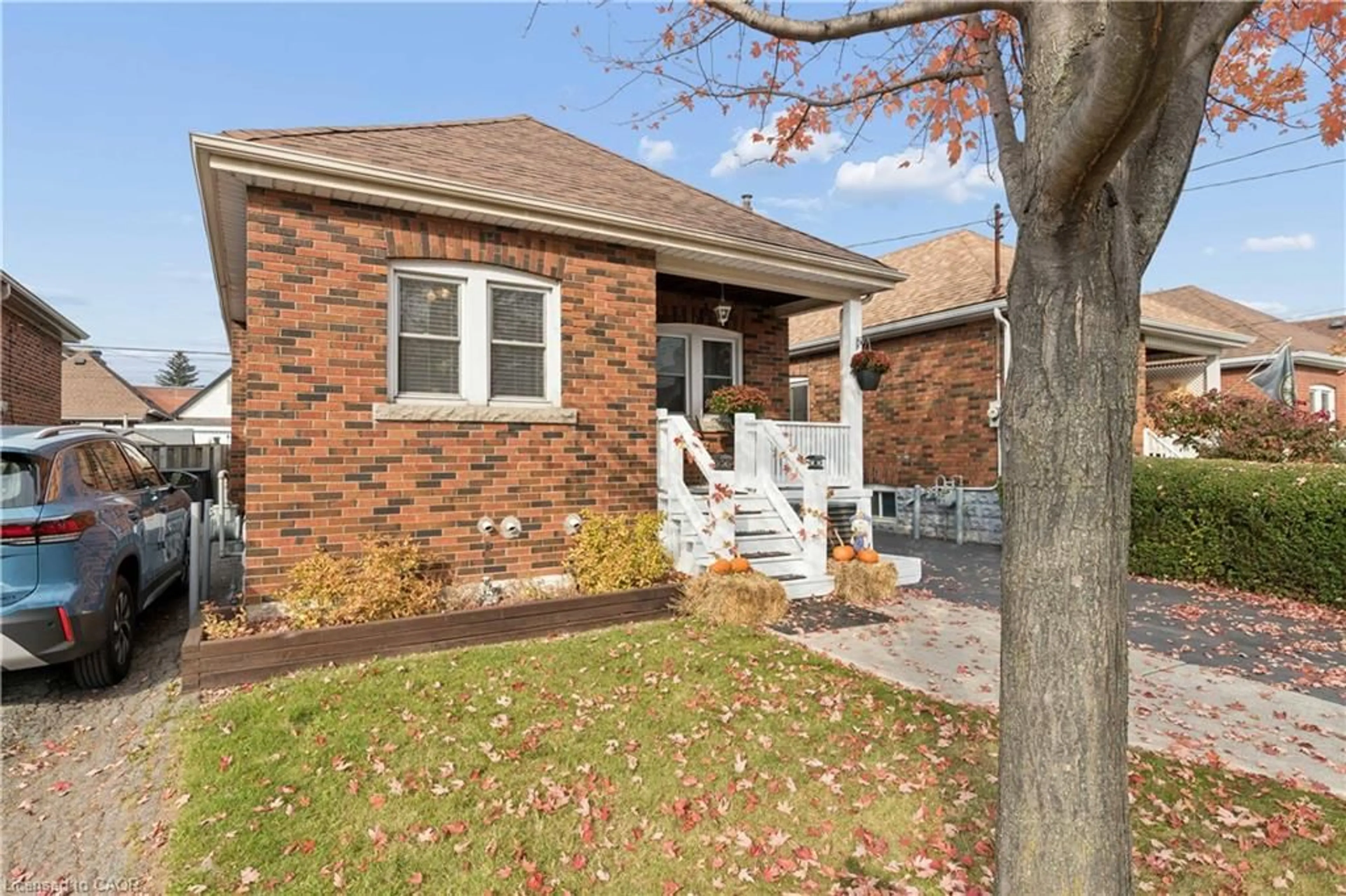 Home with brick exterior material, street for 101 Fairfield Ave, Hamilton Ontario L8H 5H1