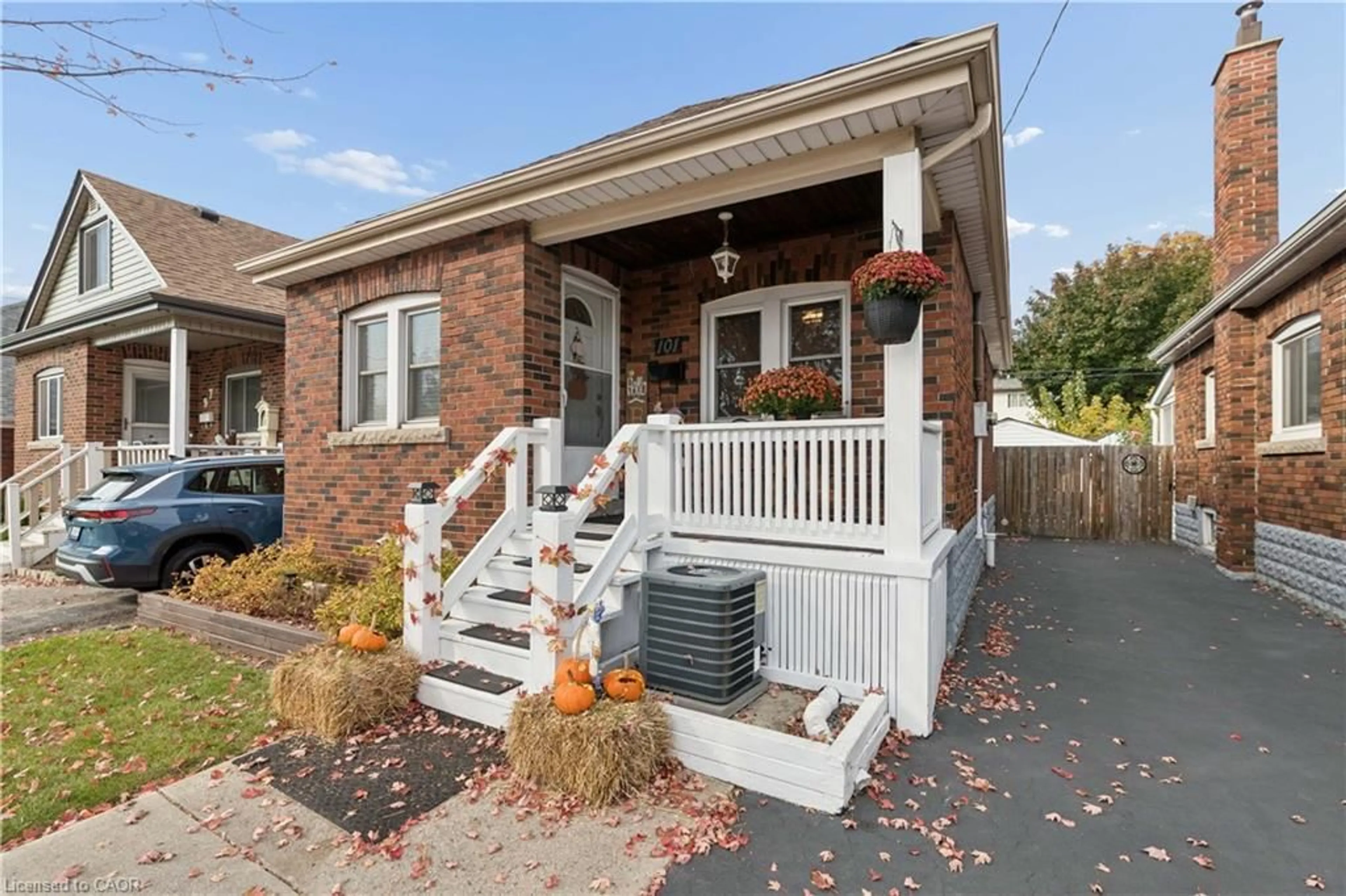 Home with brick exterior material, street for 101 Fairfield Ave, Hamilton Ontario L8H 5H1
