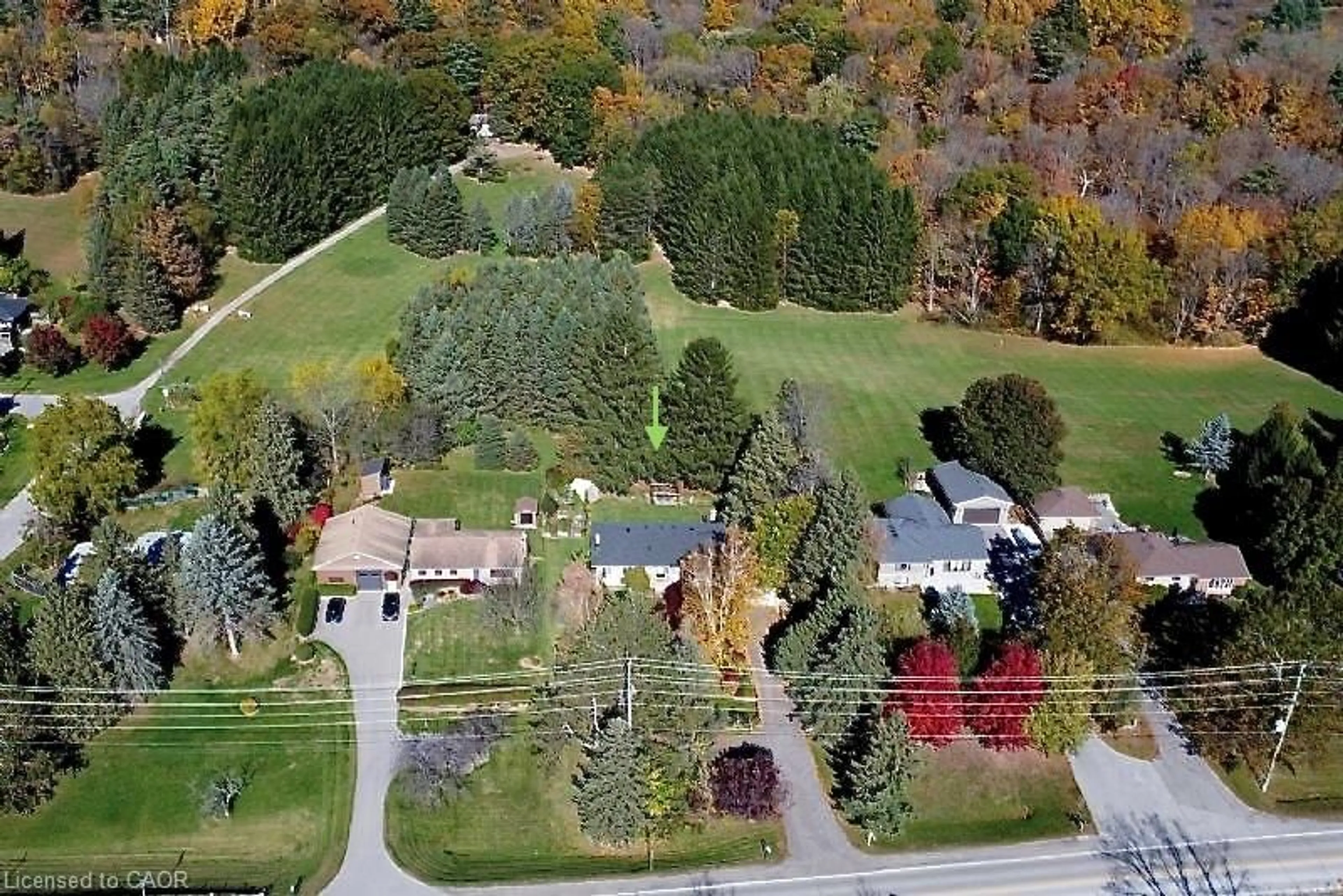 A pic from outside/outdoor area/front of a property/back of a property/a pic from drone, unknown for 855 Governors Rd, Dundas Ontario L9H 5E3