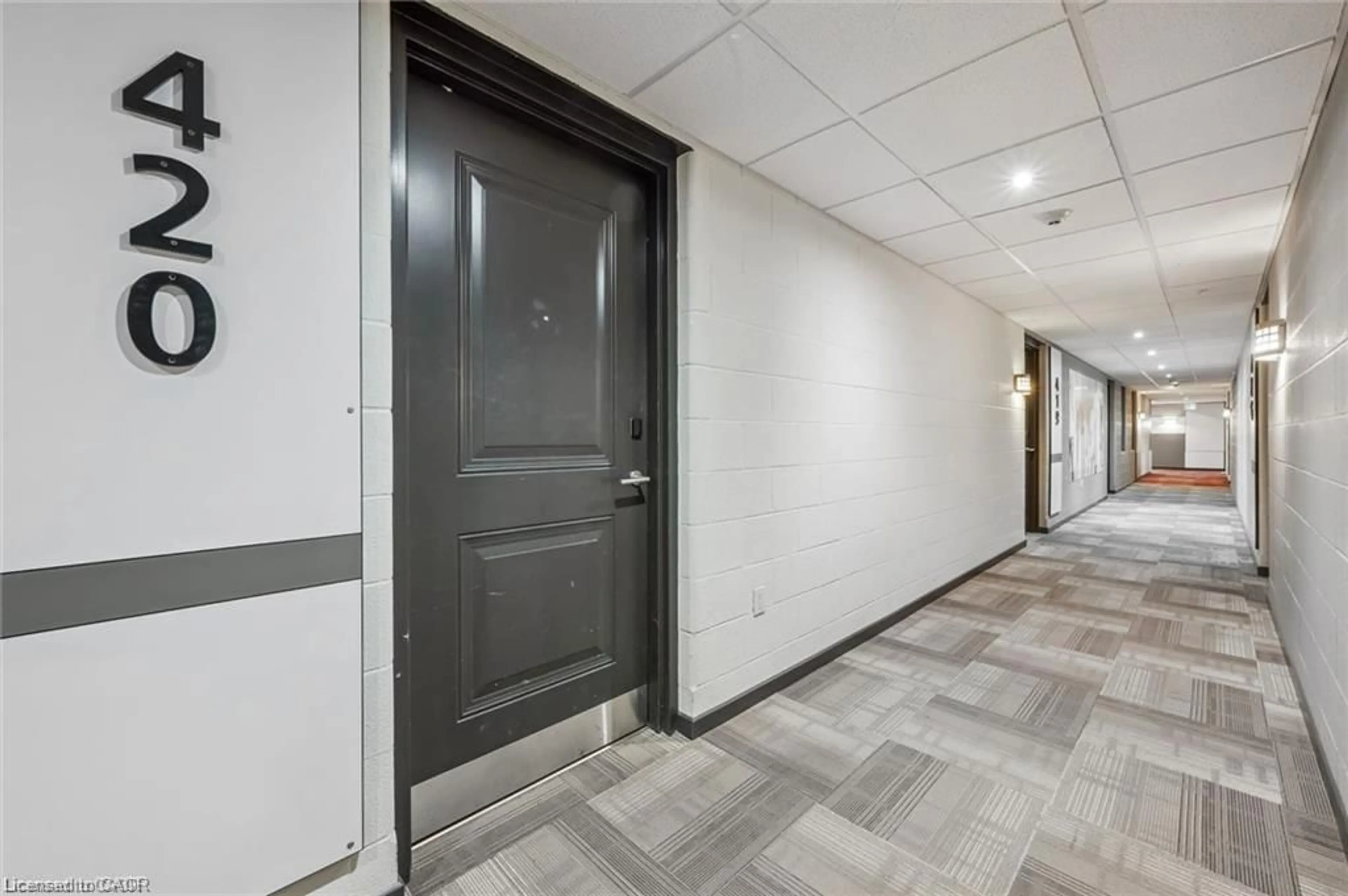 Indoor foyer for 1291 Gordon St #420, Guelph Ontario N1G 5E7