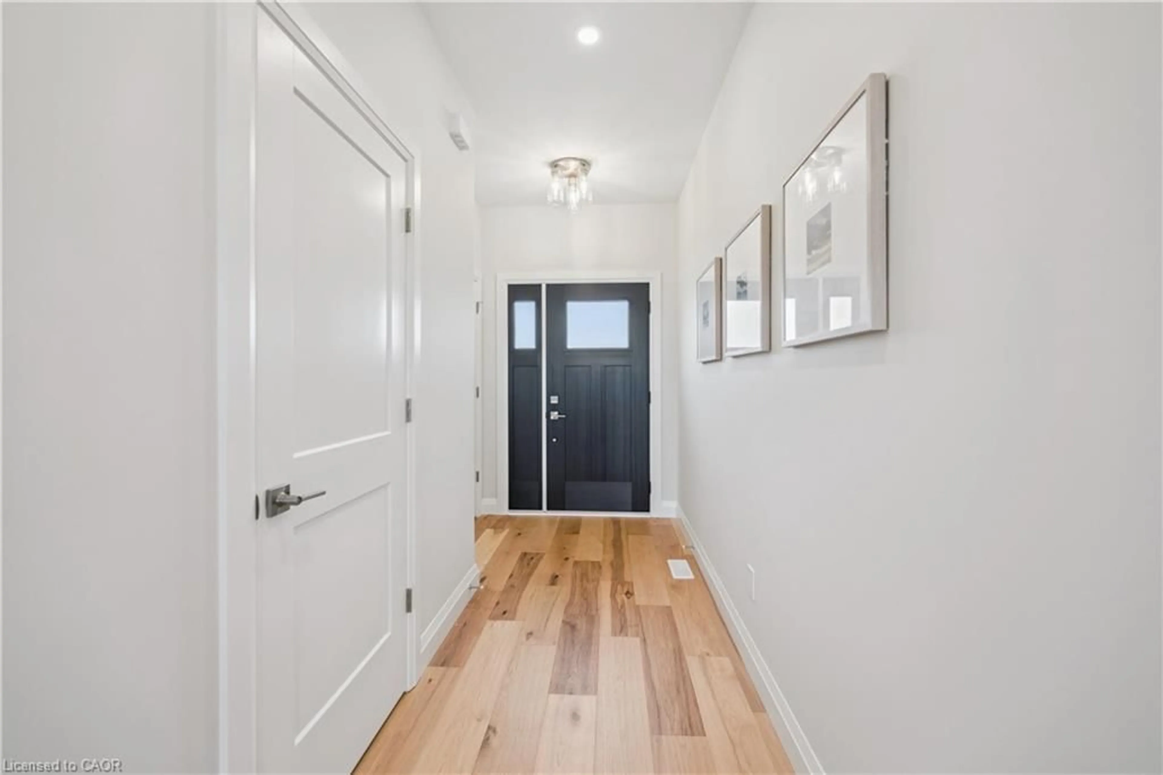 Indoor entryway for 48 Walker Rd, Ingersoll Ontario N5C 4H3