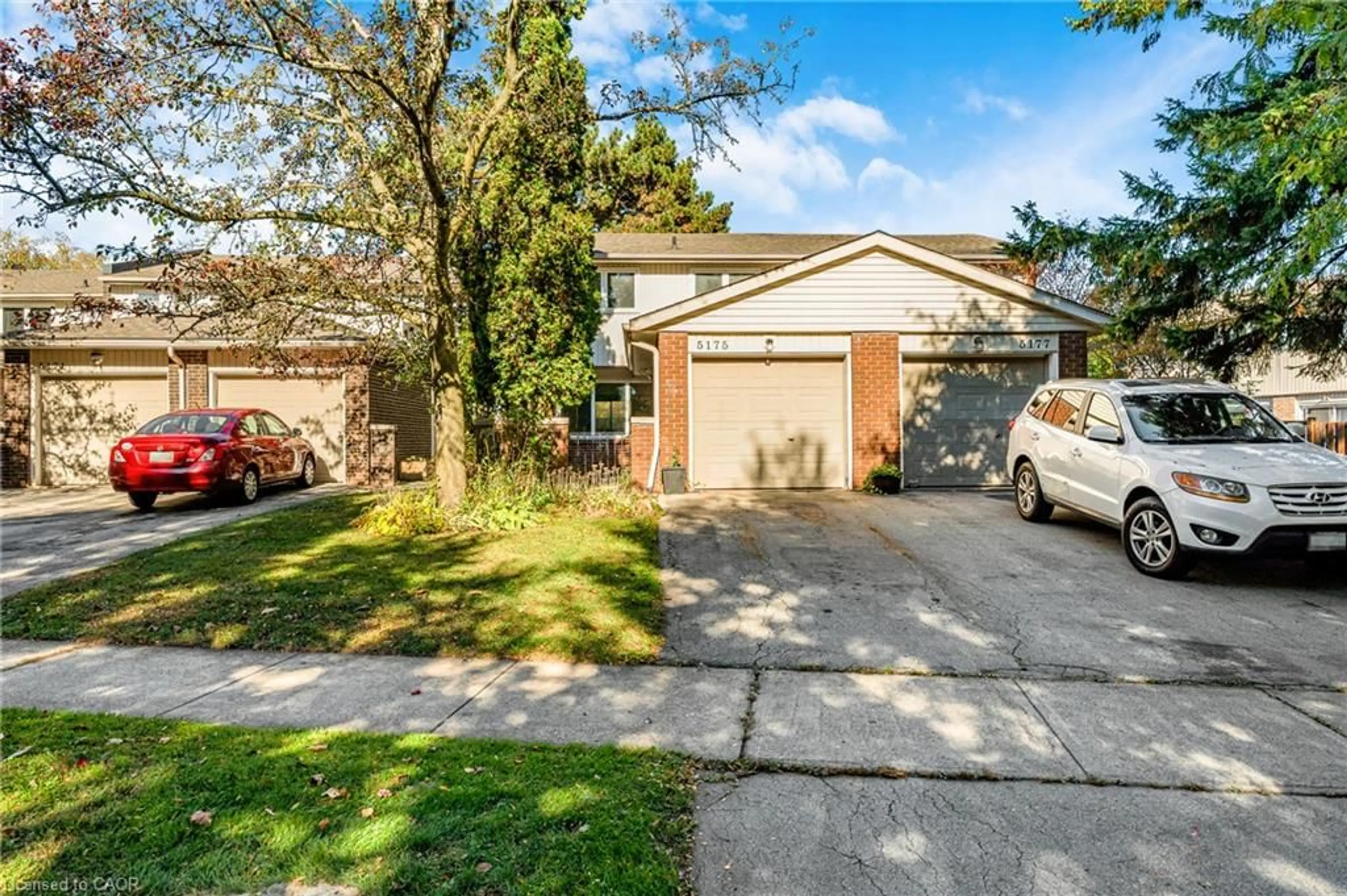A pic from outside/outdoor area/front of a property/back of a property/a pic from drone, street for 5175 Banting Crt, Burlington Ontario L7L 2Z4