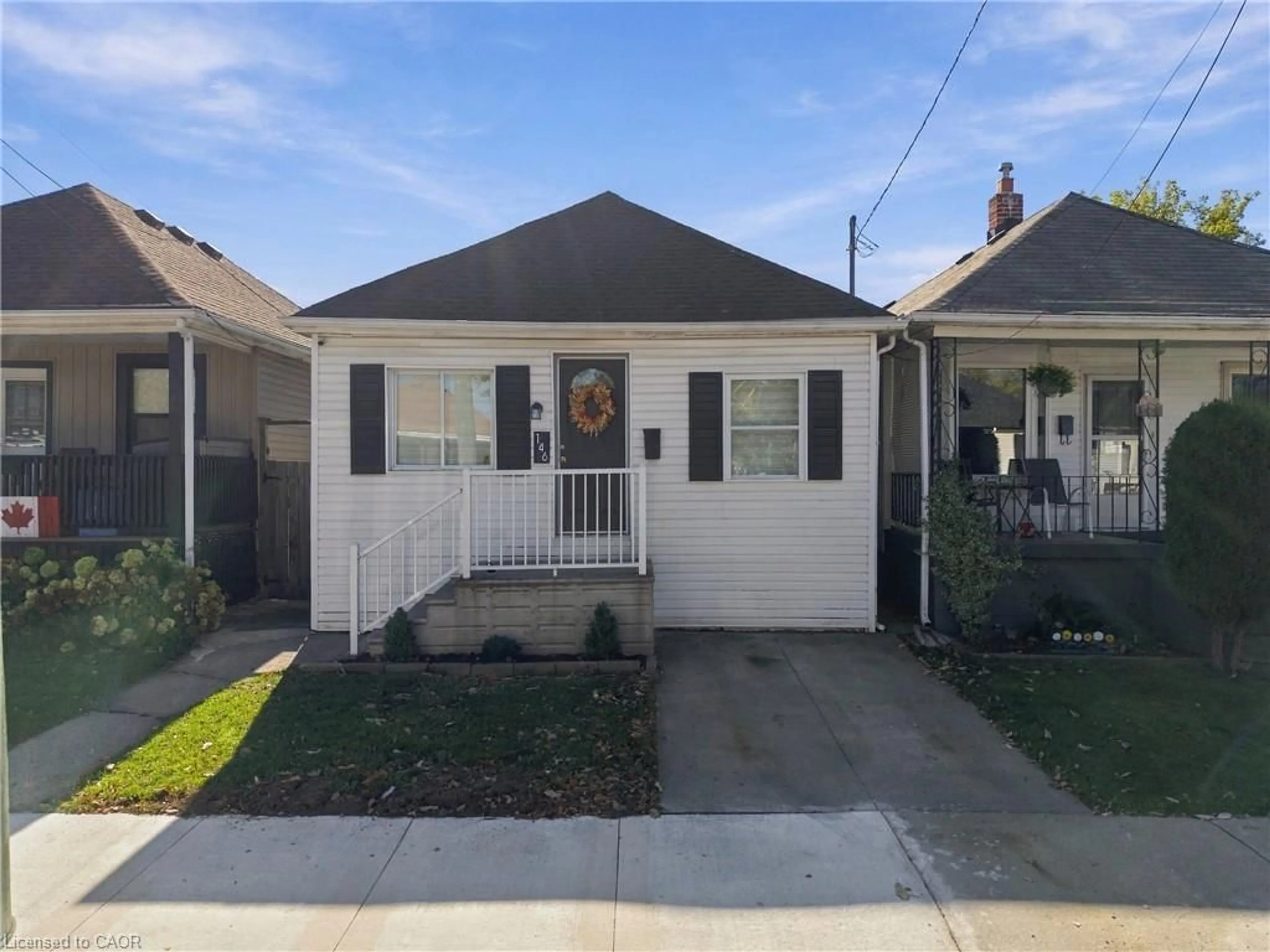 Home with vinyl exterior material, street for 146 Hope Ave, Hamilton Ontario L8H 2E8