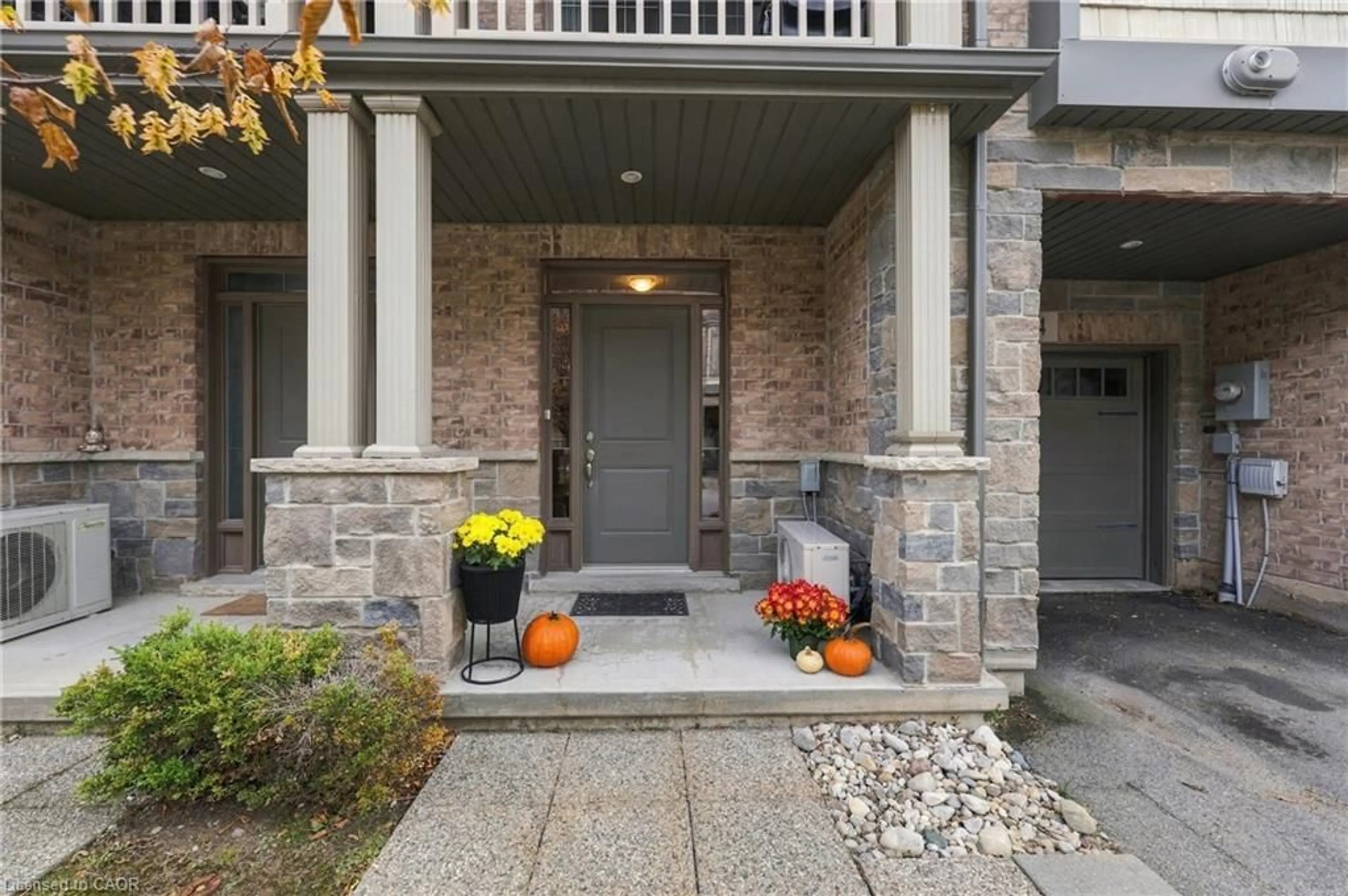 Indoor entryway for 4 Waterview Dr, Hamilton Ontario L8E 0J3