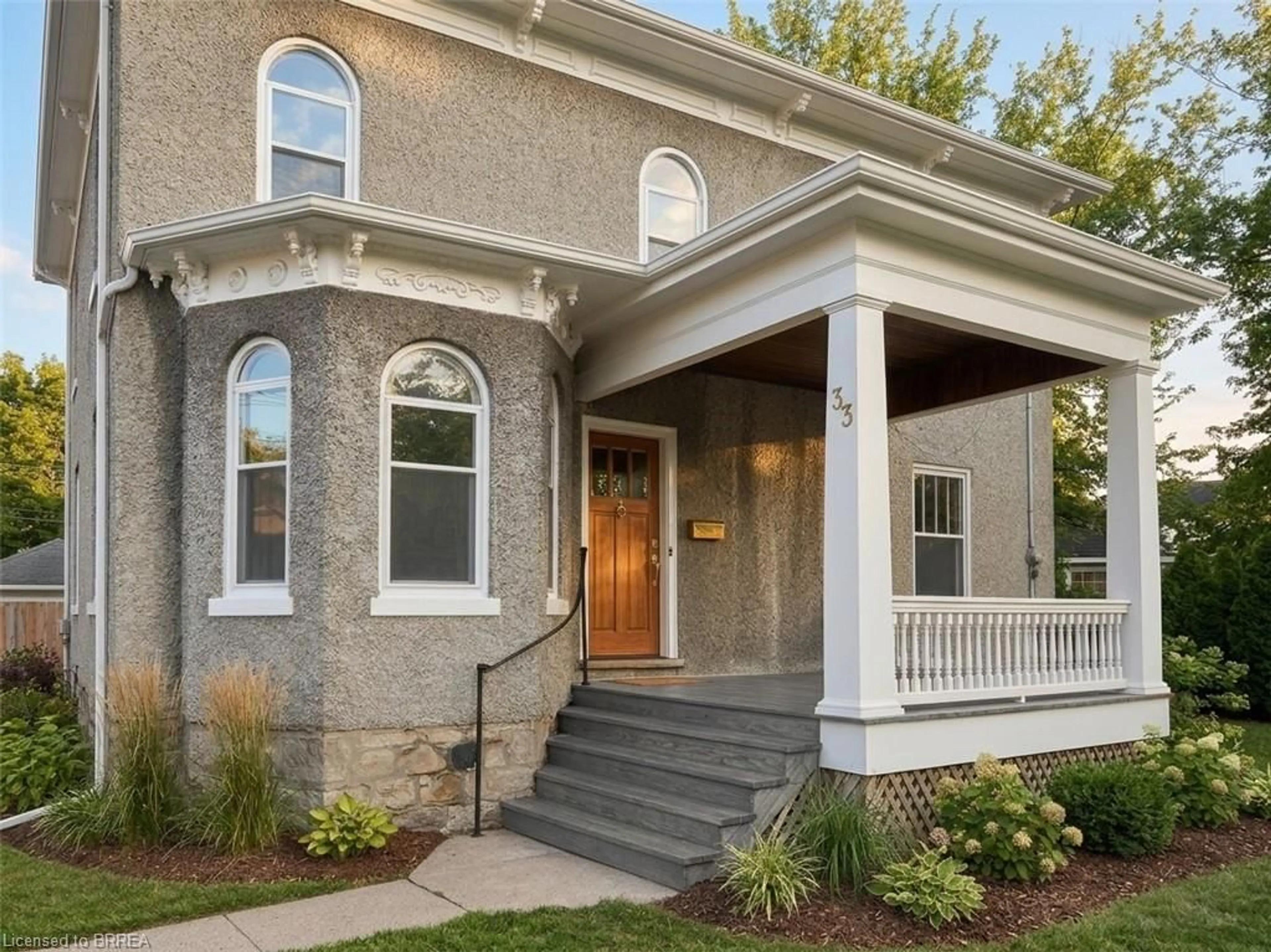 Home with brick exterior material, street for 33 Grand River St, Paris Ontario N3L 2B3