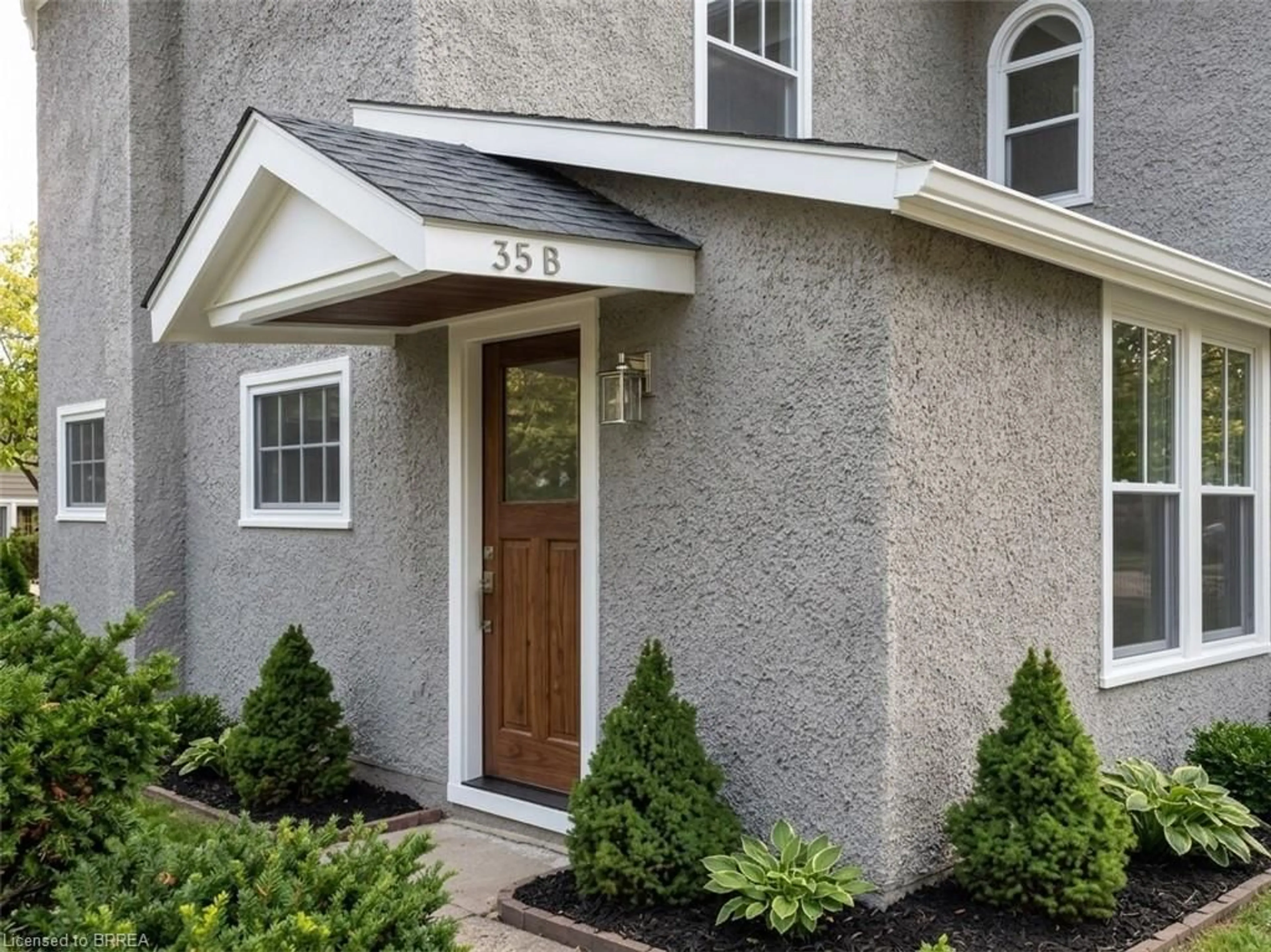 Indoor entryway for 33 Grand River St, Paris Ontario N3L 2B3