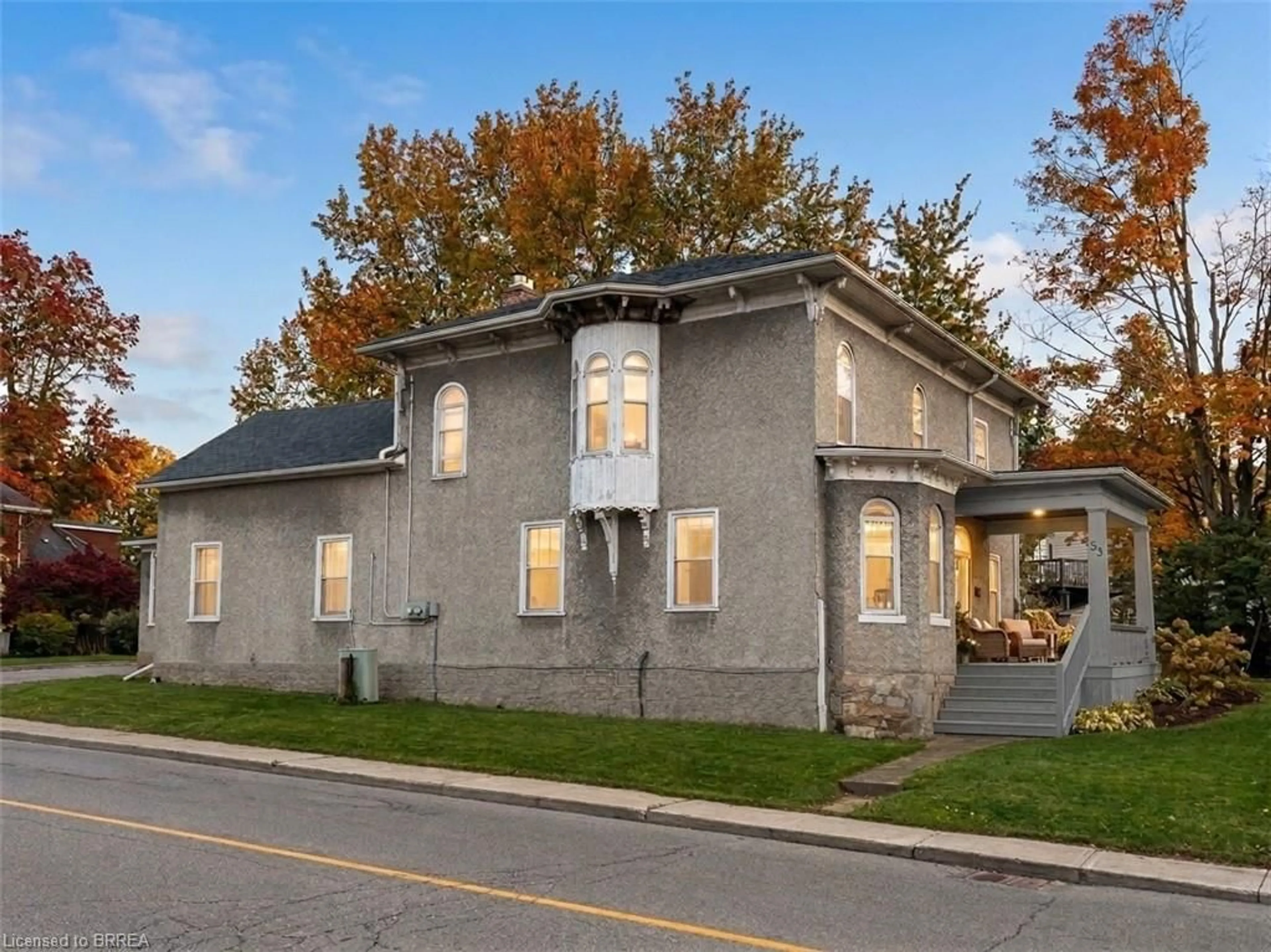 Home with brick exterior material, street for 33 Grand River St, Paris Ontario N3L 2B3