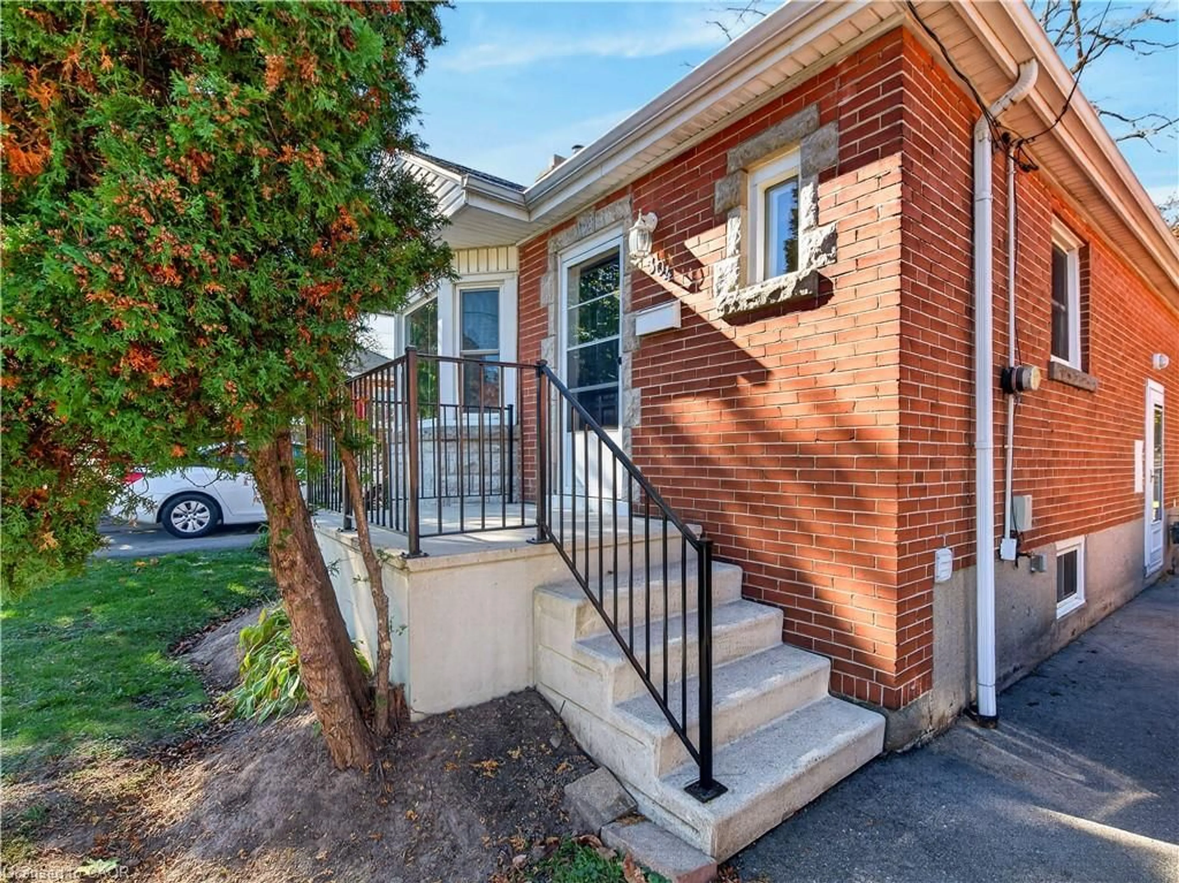 Home with brick exterior material, street for 304 East 19th St, Hamilton Ontario L9A 4S7