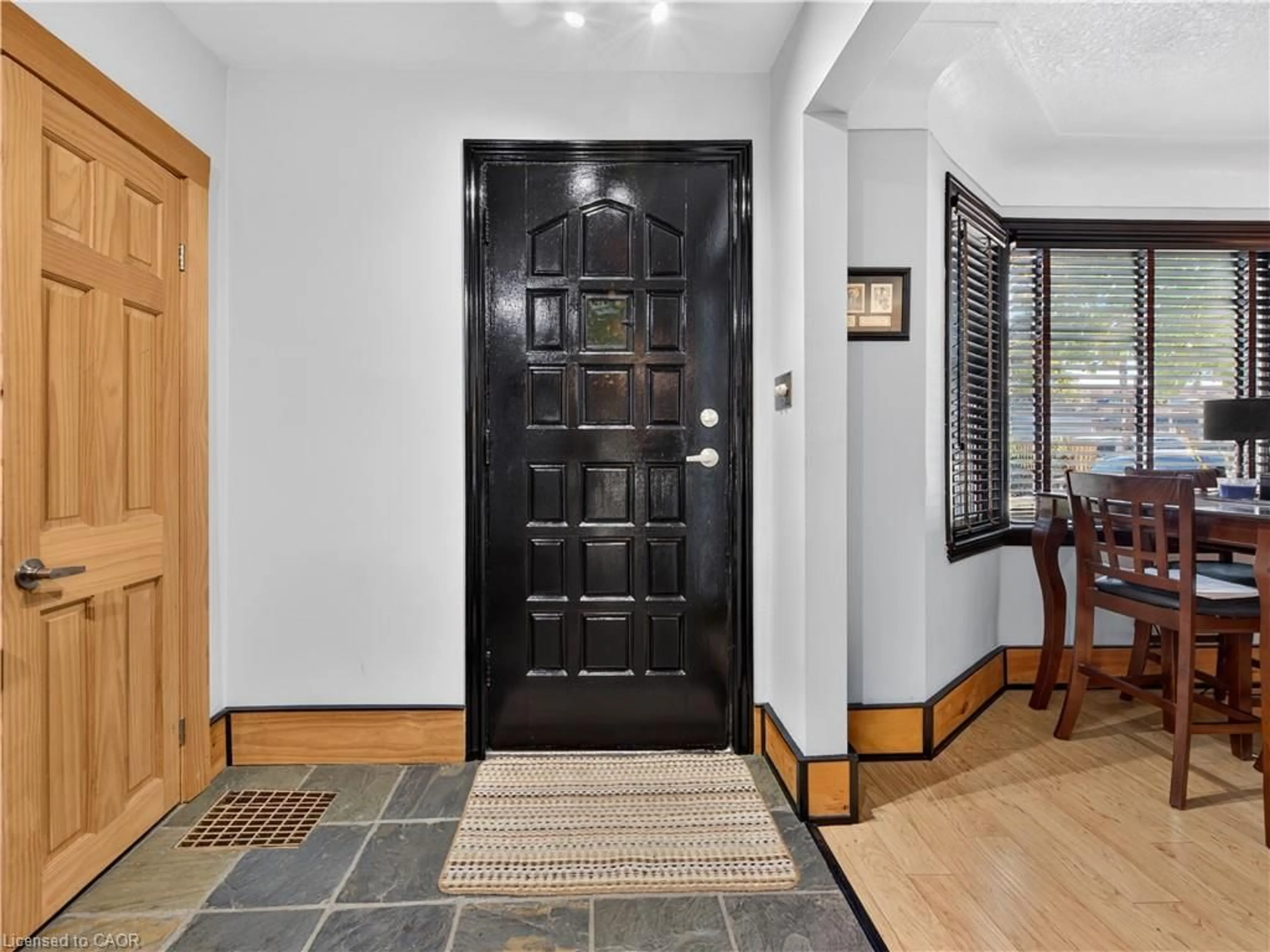 Indoor entryway for 304 East 19th St, Hamilton Ontario L9A 4S7