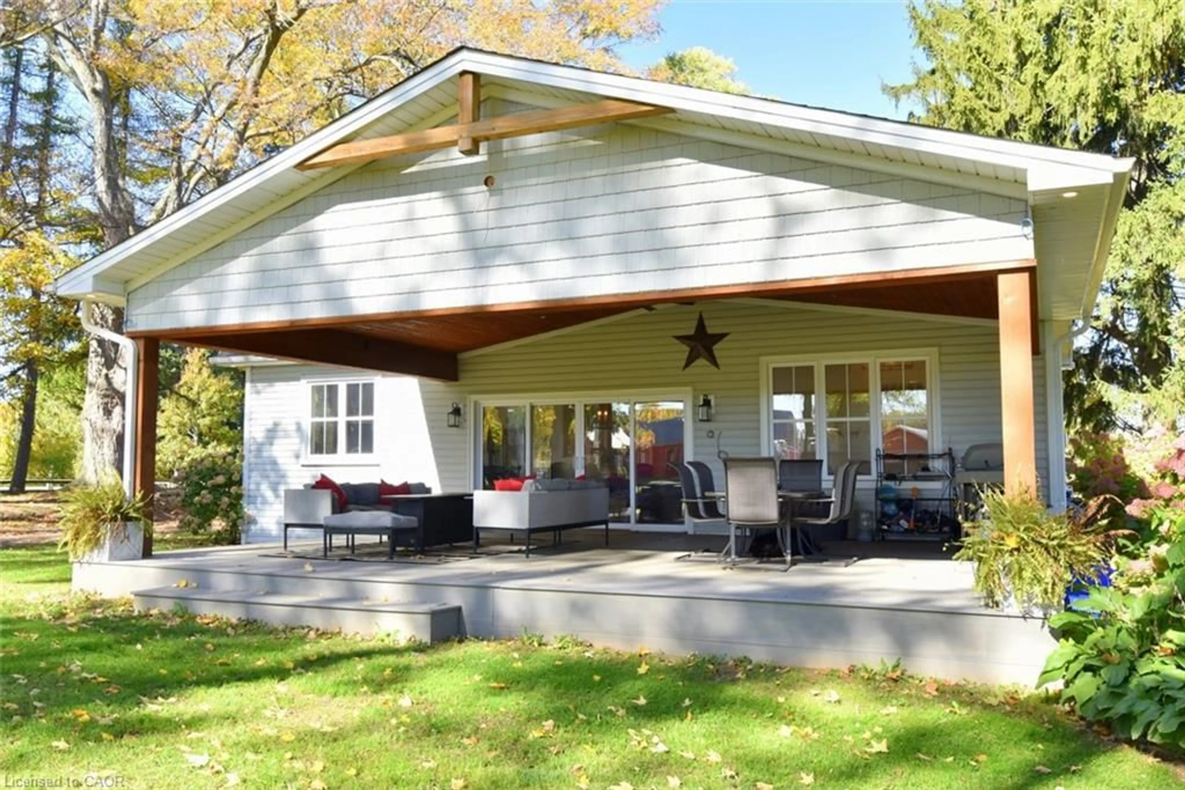Patio, street for 2142 Powerline Rd, Ancaster Ontario L0R 1T0