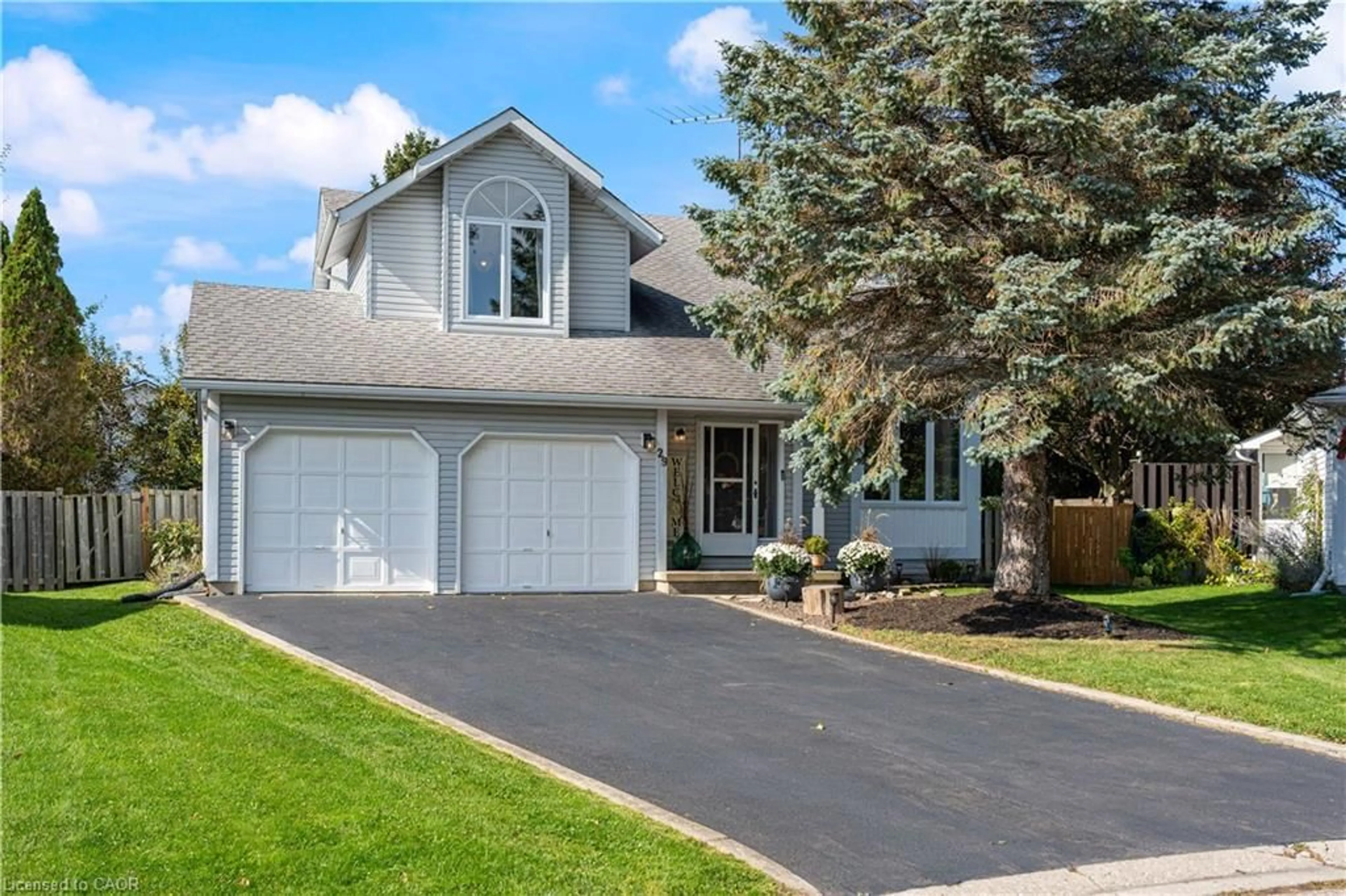 Home with vinyl exterior material, street for 29 Leslie Ave, Port Dover Ontario N0A 1N4