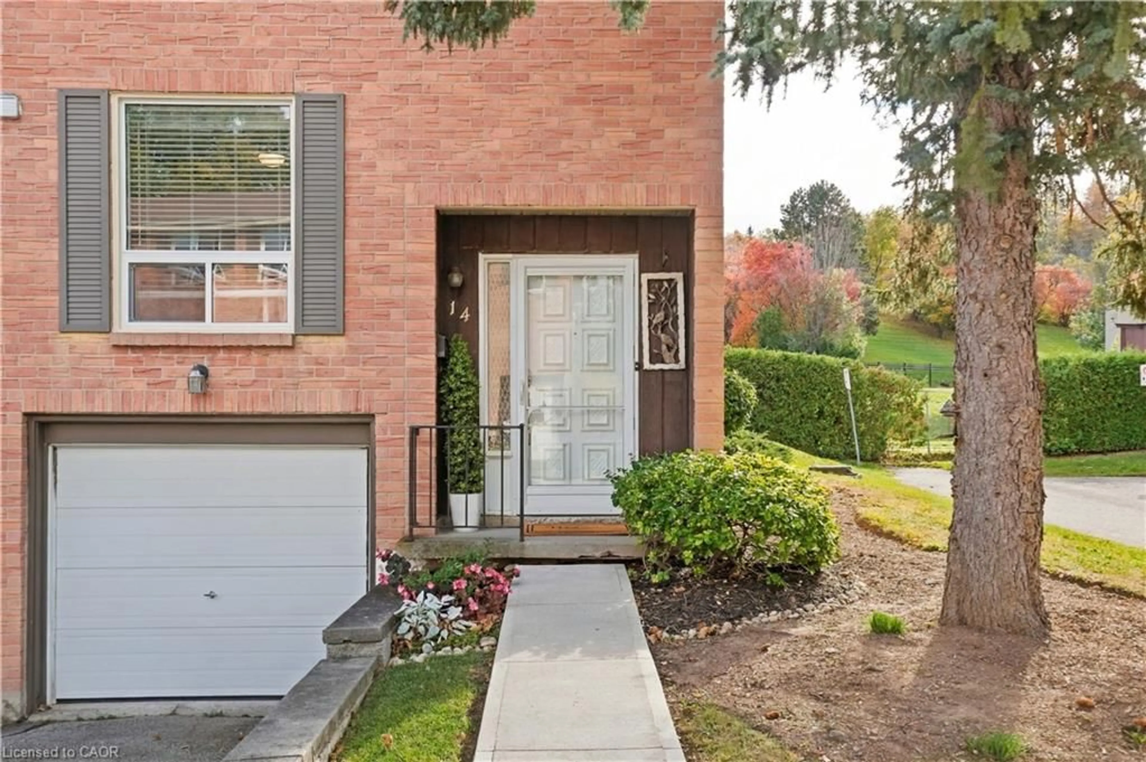 Home with brick exterior material, street for 66 Summercrest Dr #14, Hamilton Ontario L8K 6M6