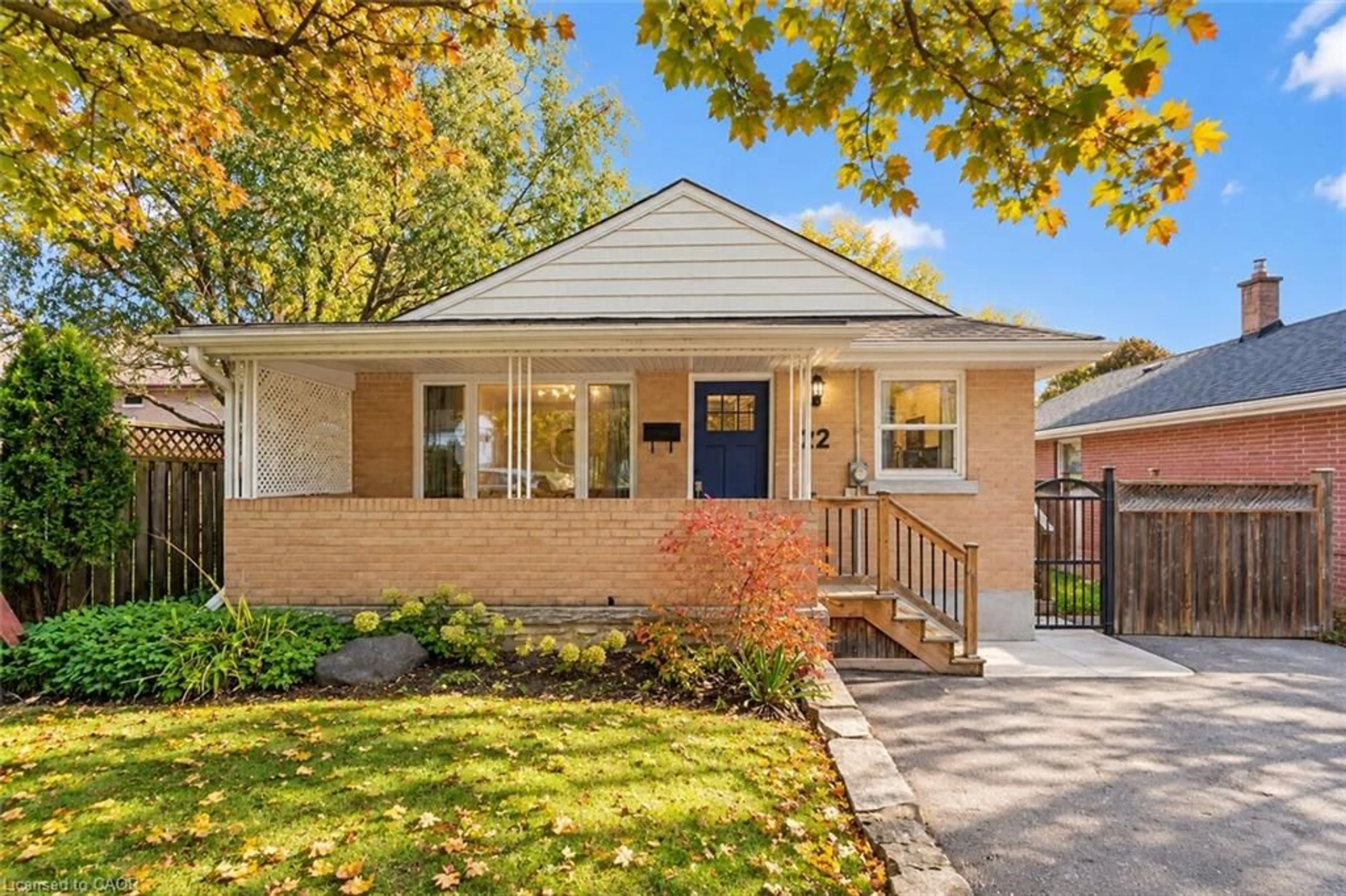 Home with brick exterior material, street for 22 Fifth Ave, Cambridge Ontario N1S 2E9
