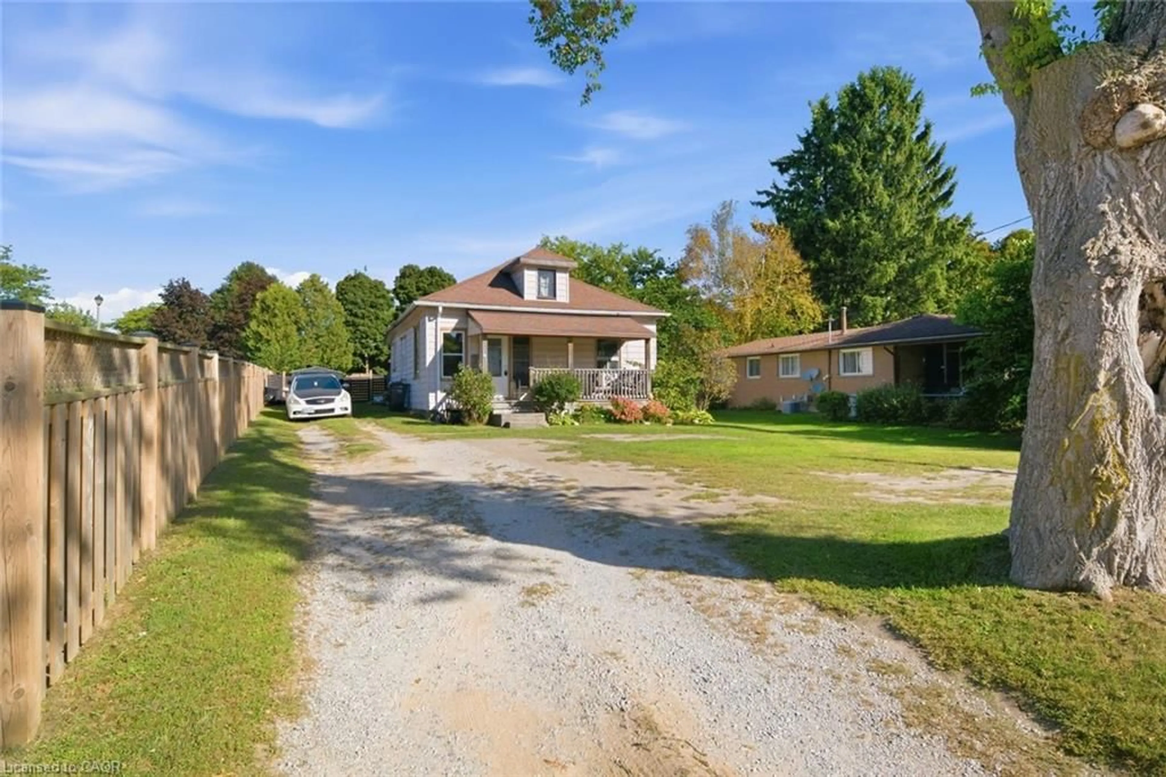 A pic from outside/outdoor area/front of a property/back of a property/a pic from drone, street for 165 Victoria St, Simcoe Ontario N3Y 4R6