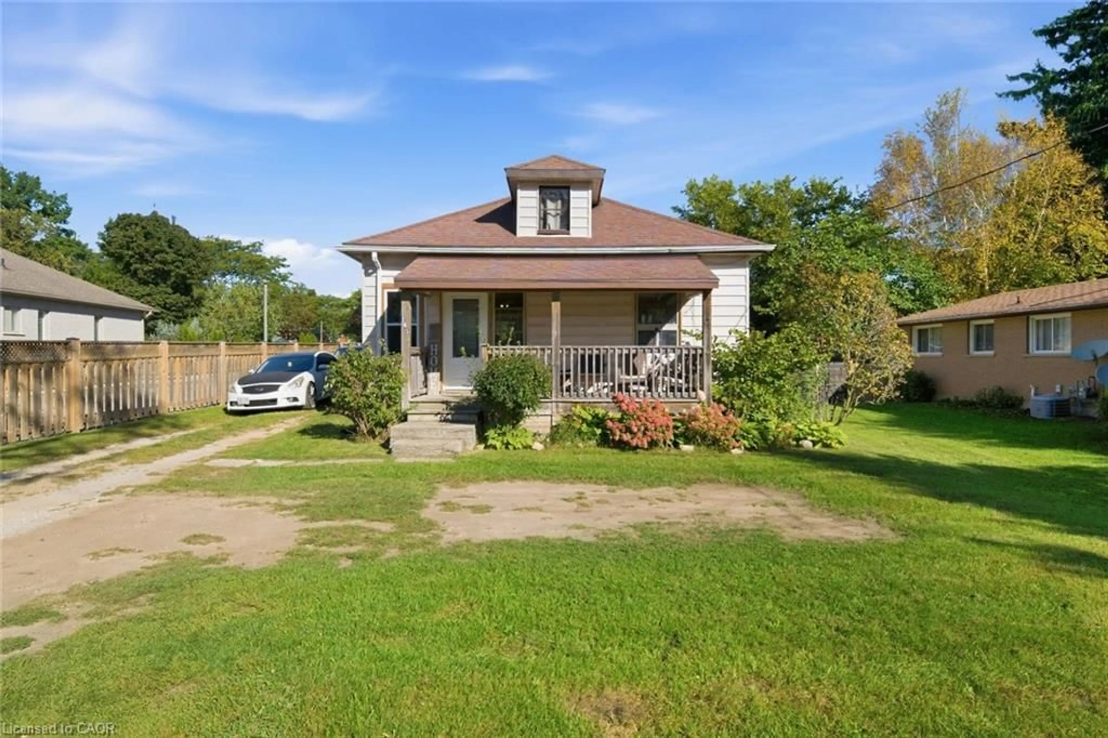A pic from outside/outdoor area/front of a property/back of a property/a pic from drone, street for 165 Victoria St, Simcoe Ontario N3Y 4R6