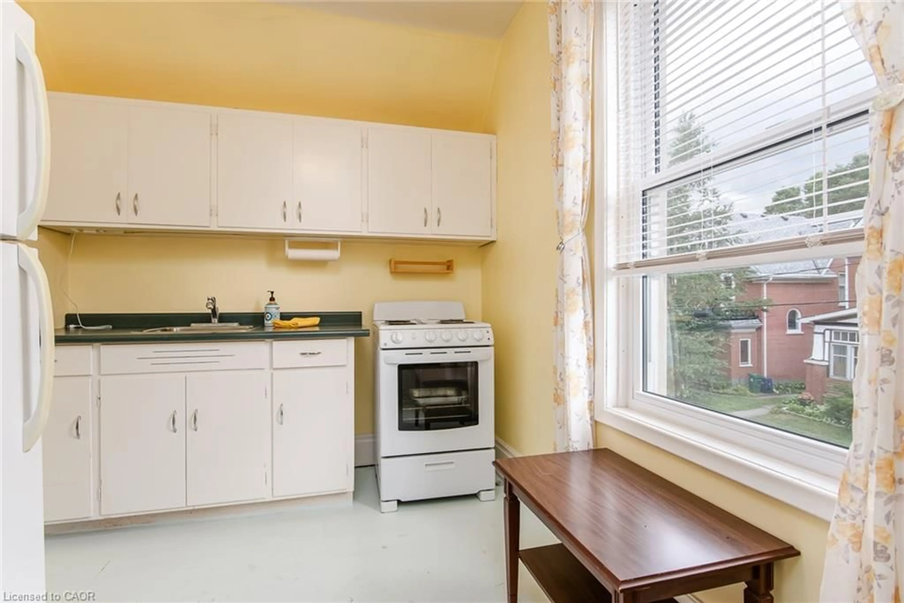 Standard kitchen, unknown for 32 Samuel St, Kitchener Ontario N2H 1P1