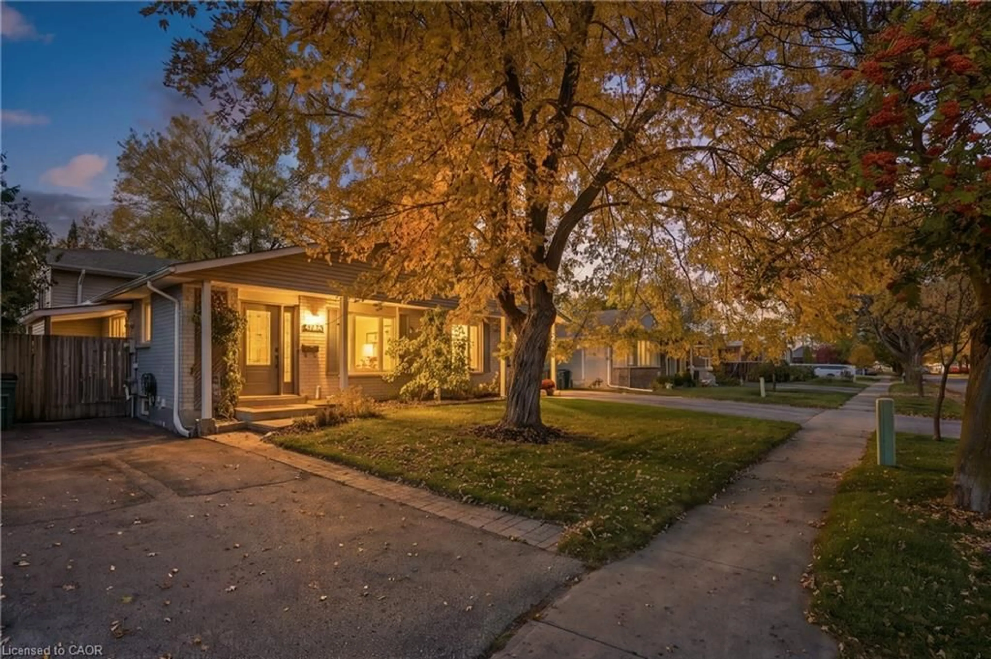 Patio, street for 427A Dayna Cres, Waterloo Ontario N2K 3K7