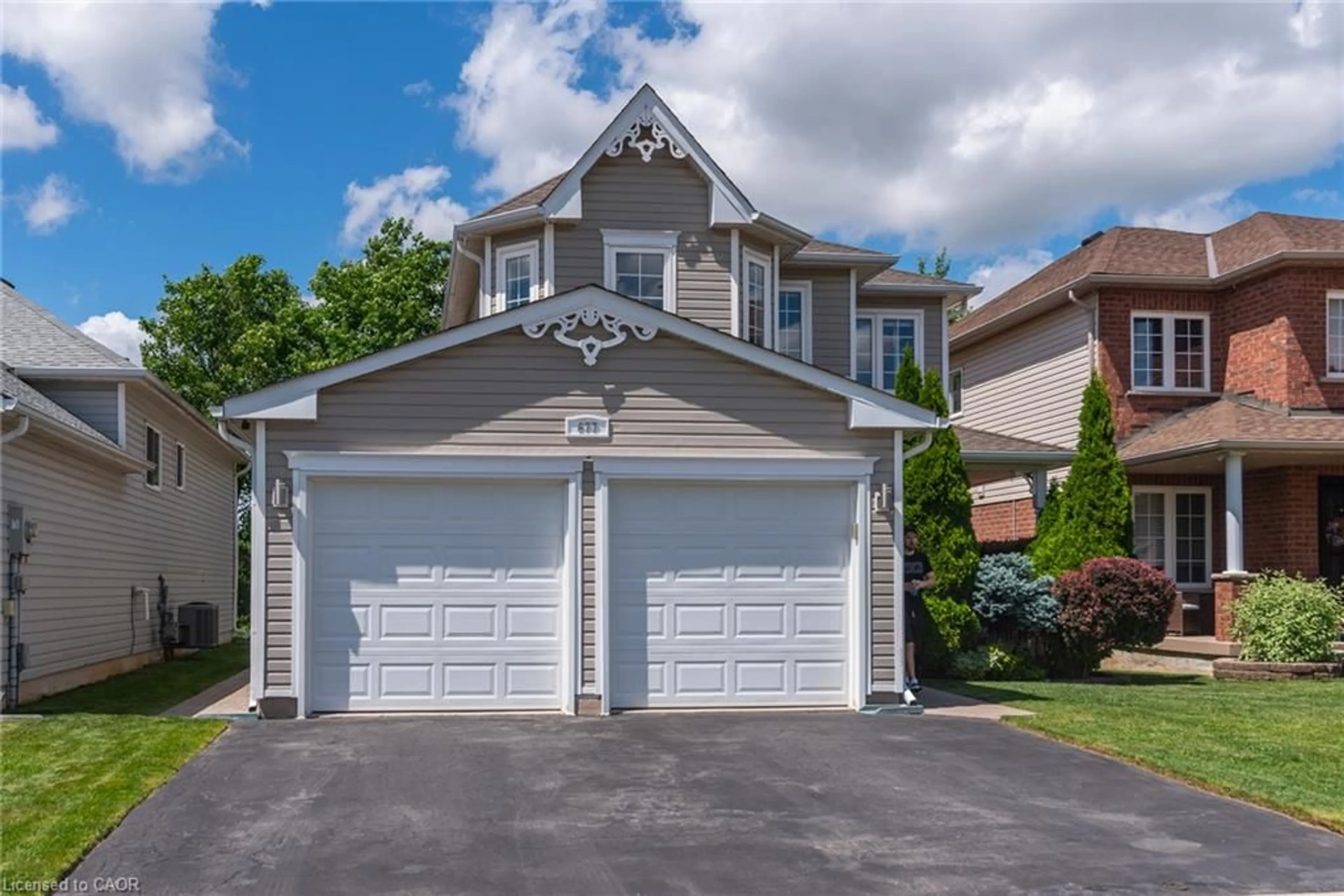 Indoor garage for 677 Langlaw Dr, Cambridge Ontario N1P 1H4