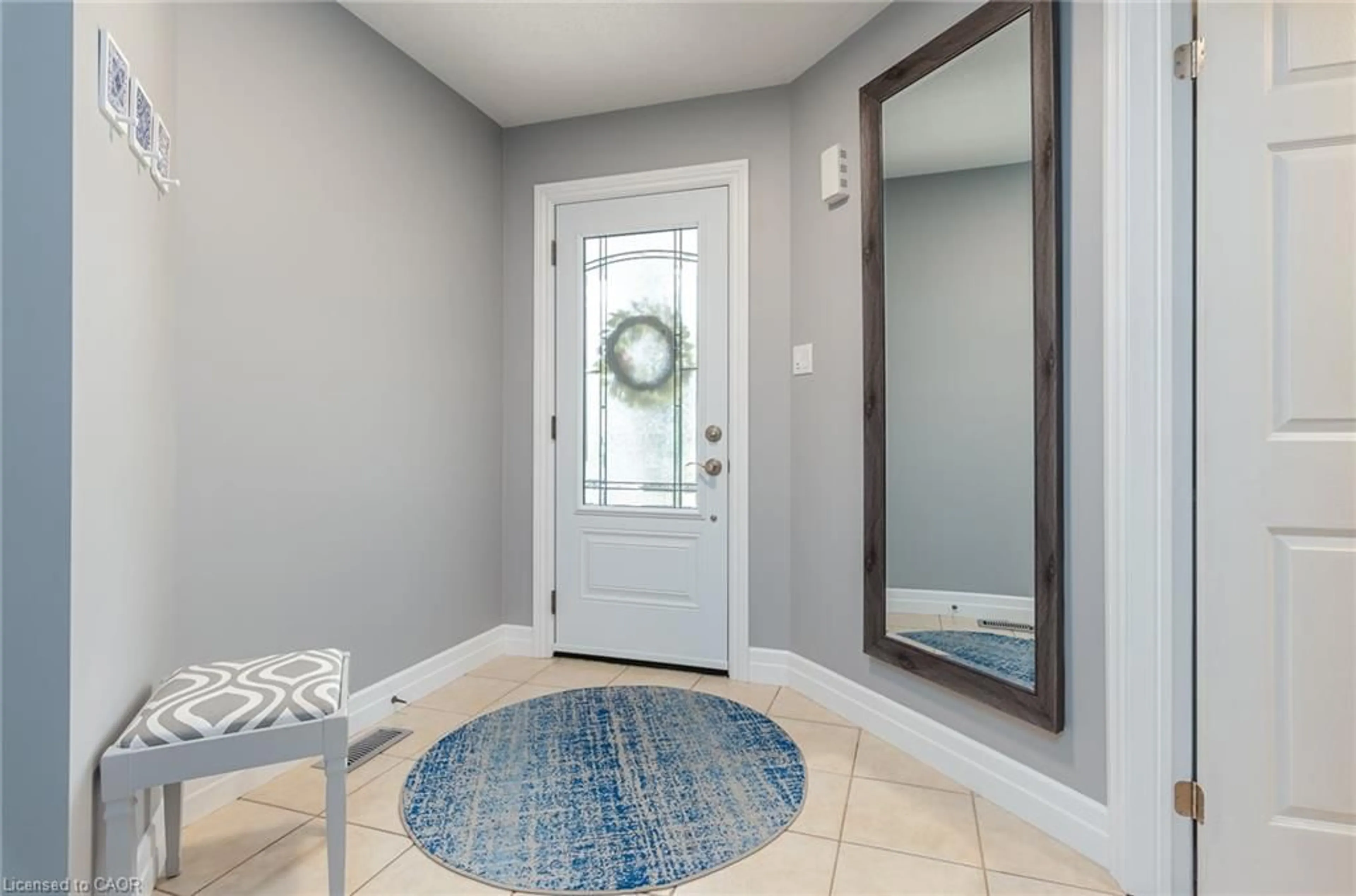 Indoor entryway for 677 Langlaw Dr, Cambridge Ontario N1P 1H4