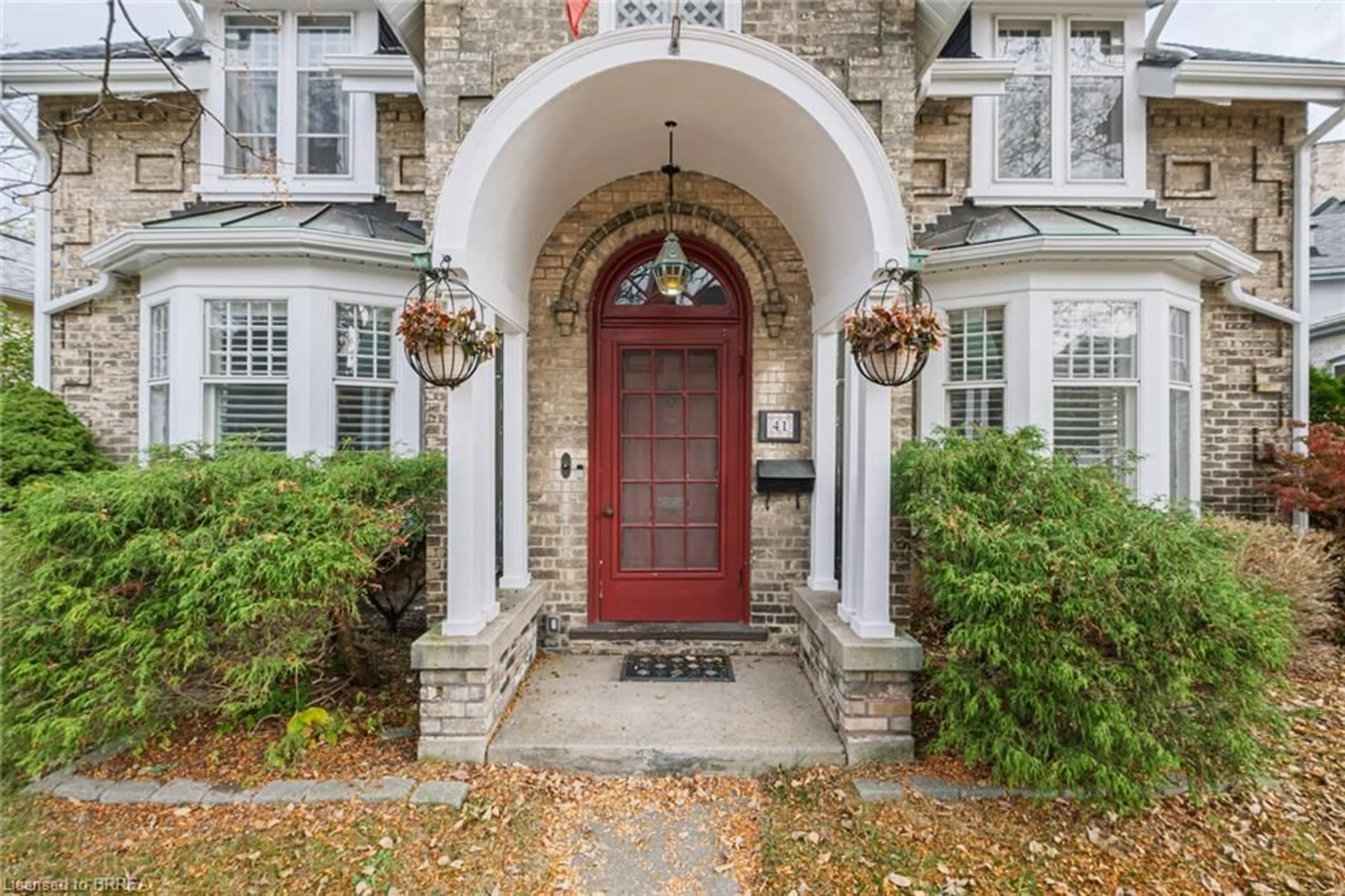 Indoor entryway for 41 Dufferin Ave, Brantford Ontario N3T 4P6