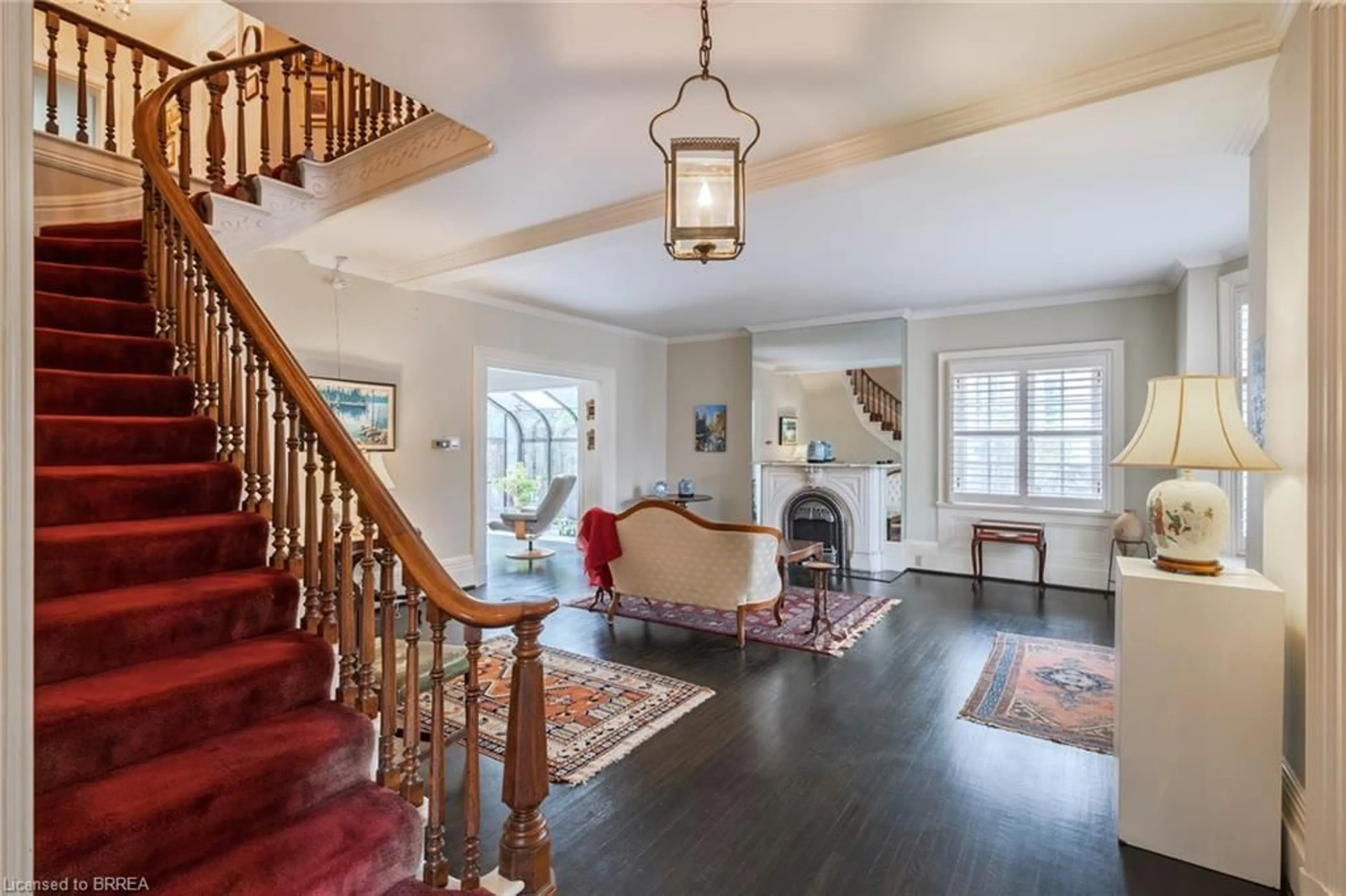 Indoor foyer for 41 Dufferin Ave, Brantford Ontario N3T 4P6