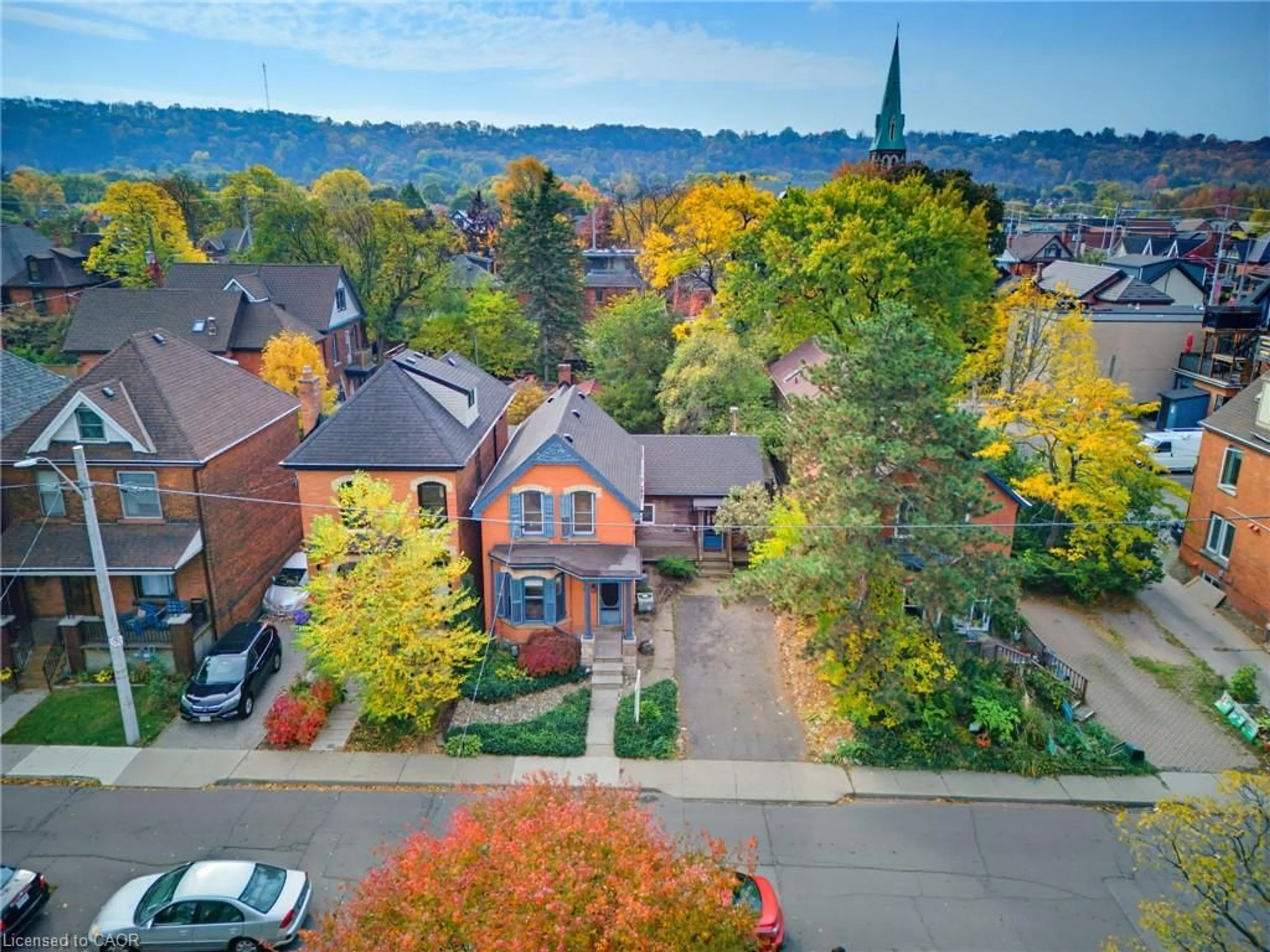A pic from outside/outdoor area/front of a property/back of a property/a pic from drone, city buildings view from balcony for 16 Alexander St, Hamilton Ontario L8P 2A9