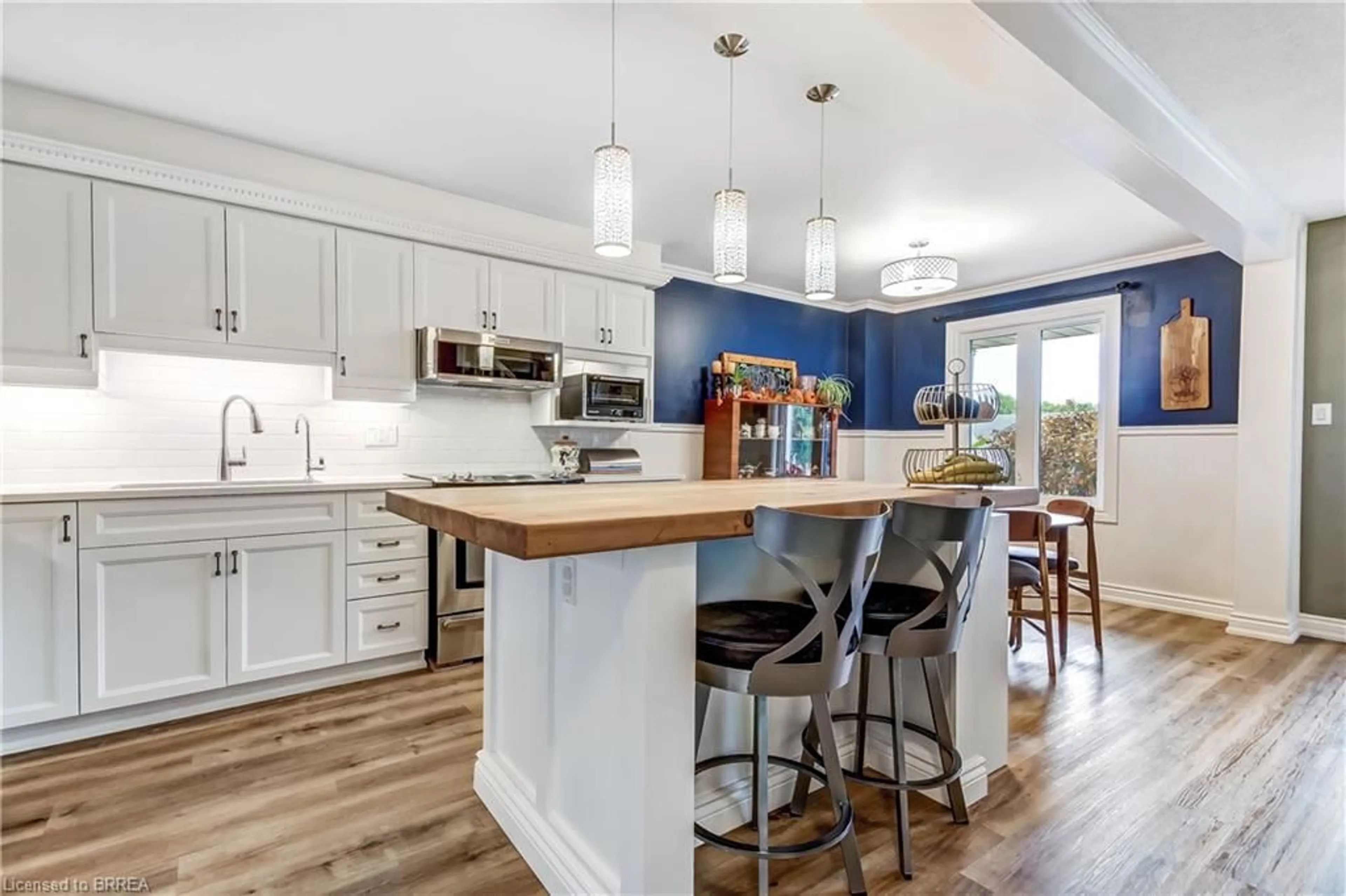 Open concept kitchen, unknown for 133 Aspen St, Paris Ontario N3L 4A7