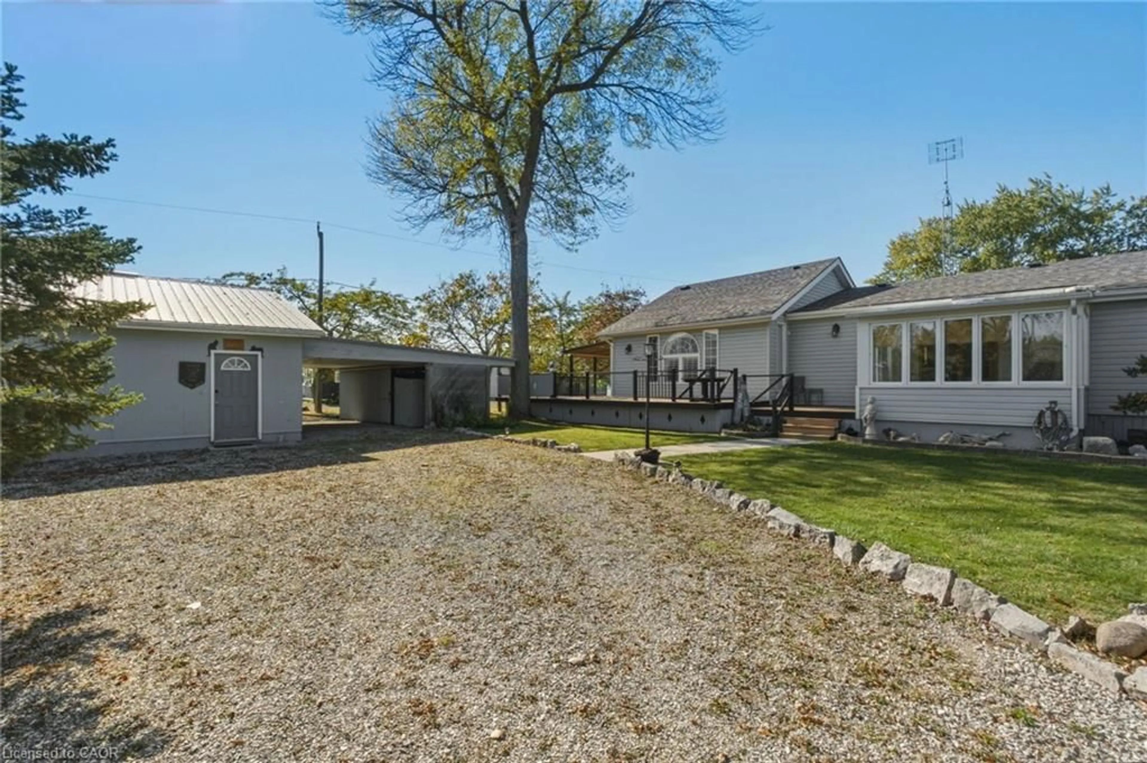 A pic from outside/outdoor area/front of a property/back of a property/a pic from drone, street for 1022 Lakeshore Rd, Selkirk Ontario N0A 1P0